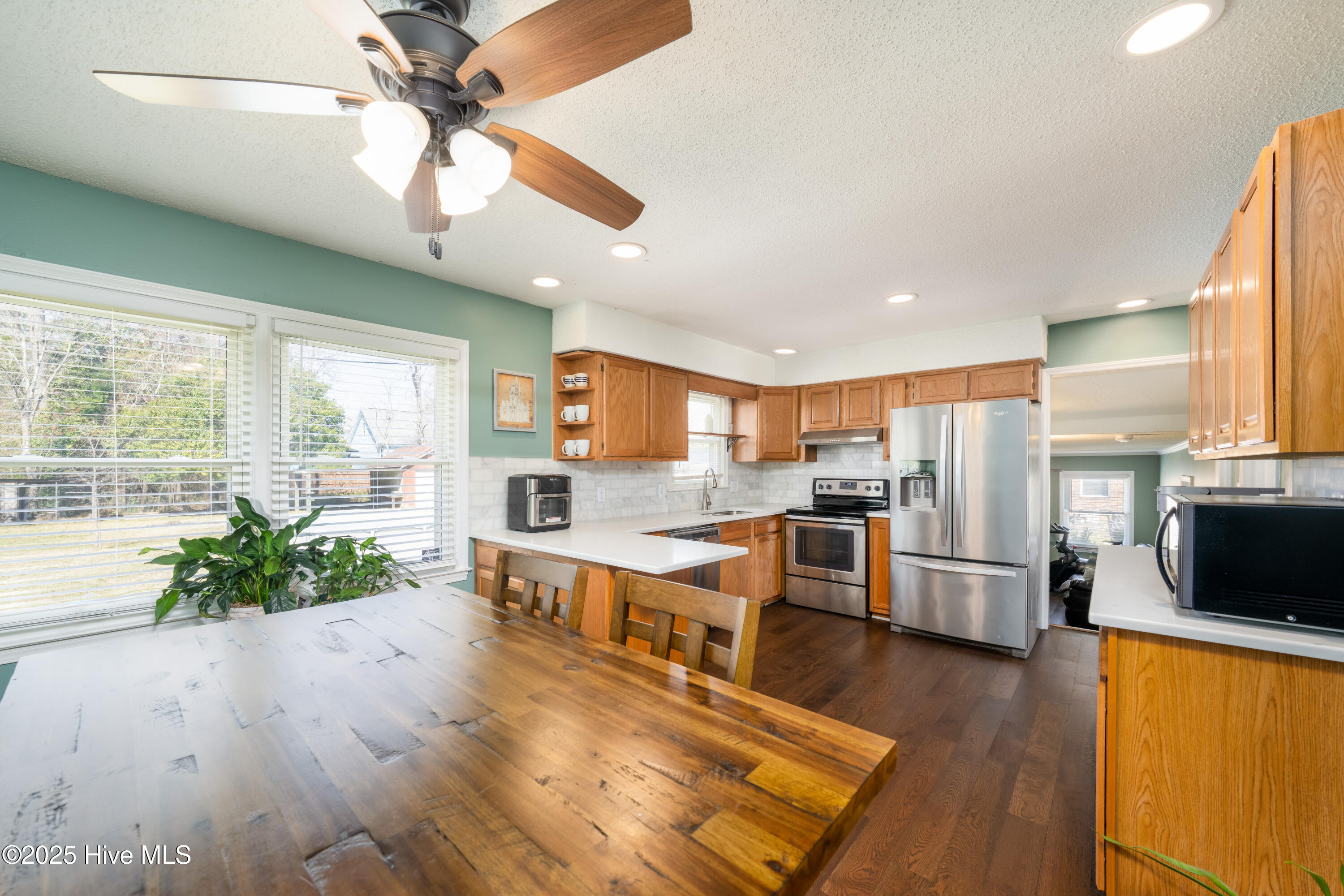 233 Heritage Park Drive Property Photo 6