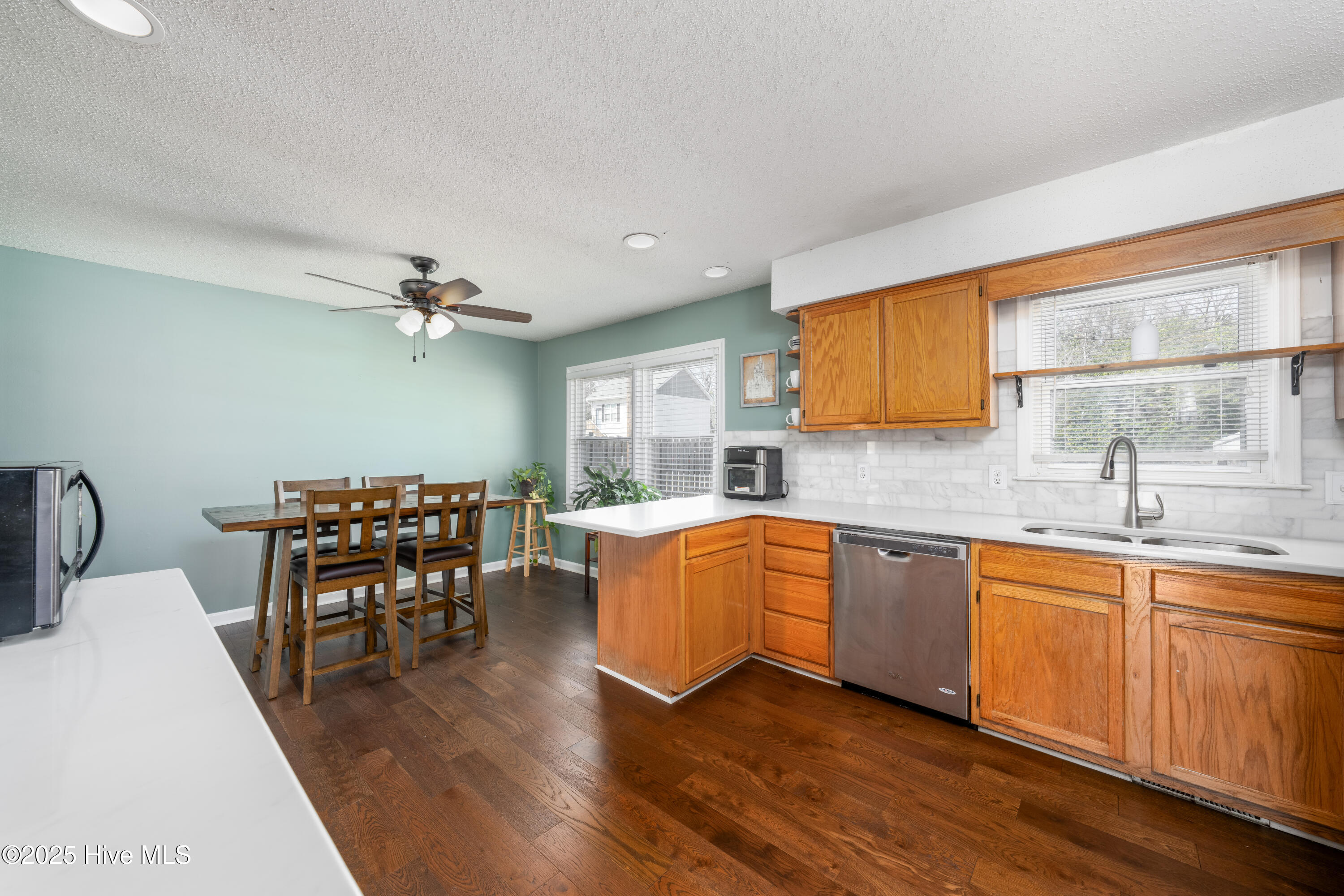 233 Heritage Park Drive Property Photo 8