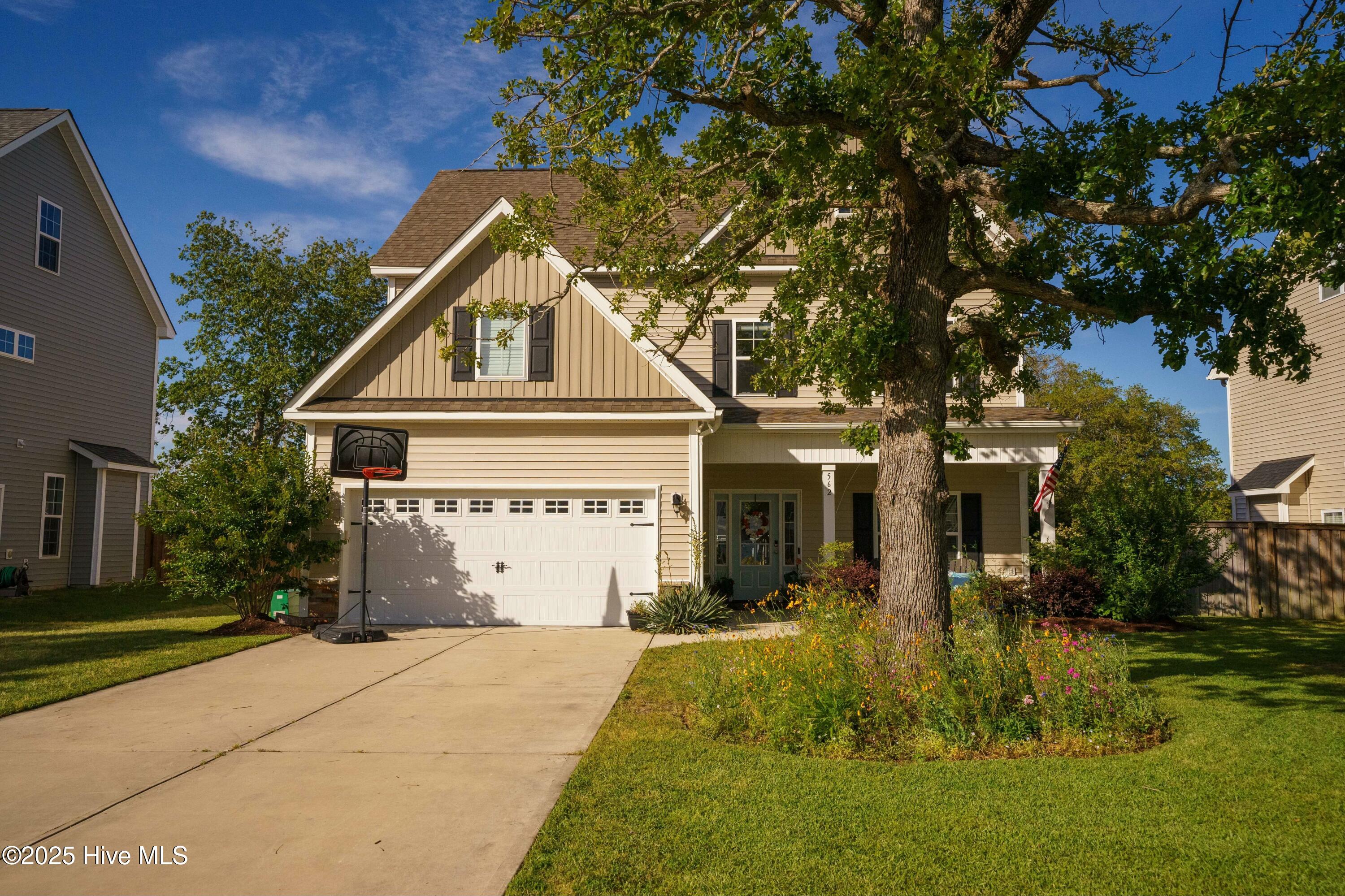 562 W Craftsman Way Property Photo 1
