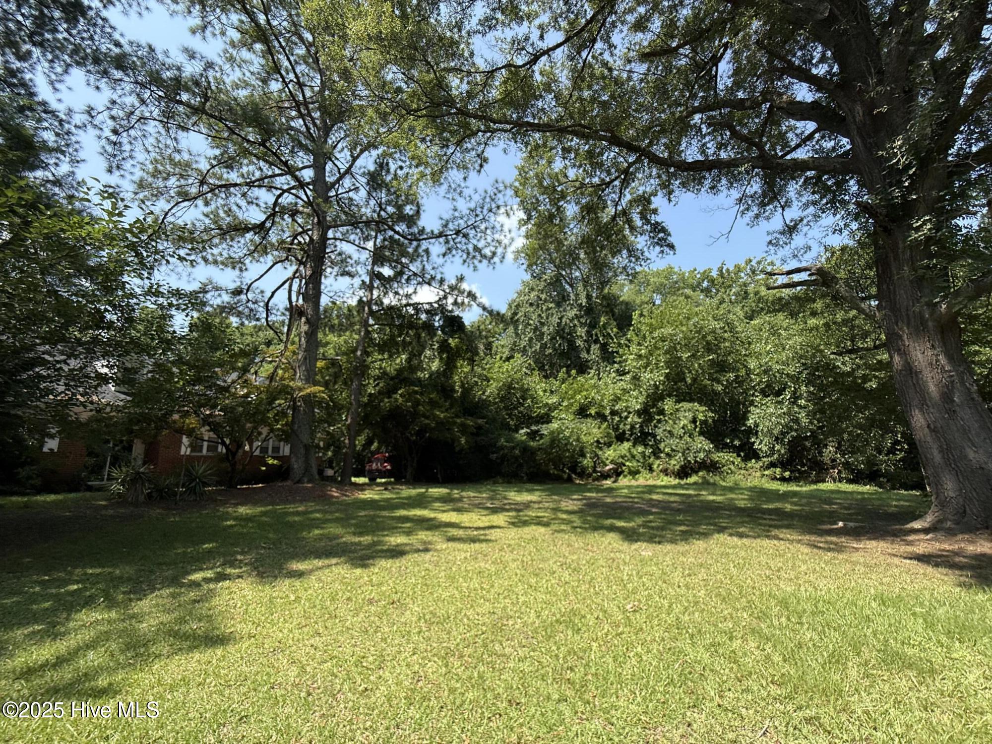 1404 Hillsdale Drive Property Photo 2