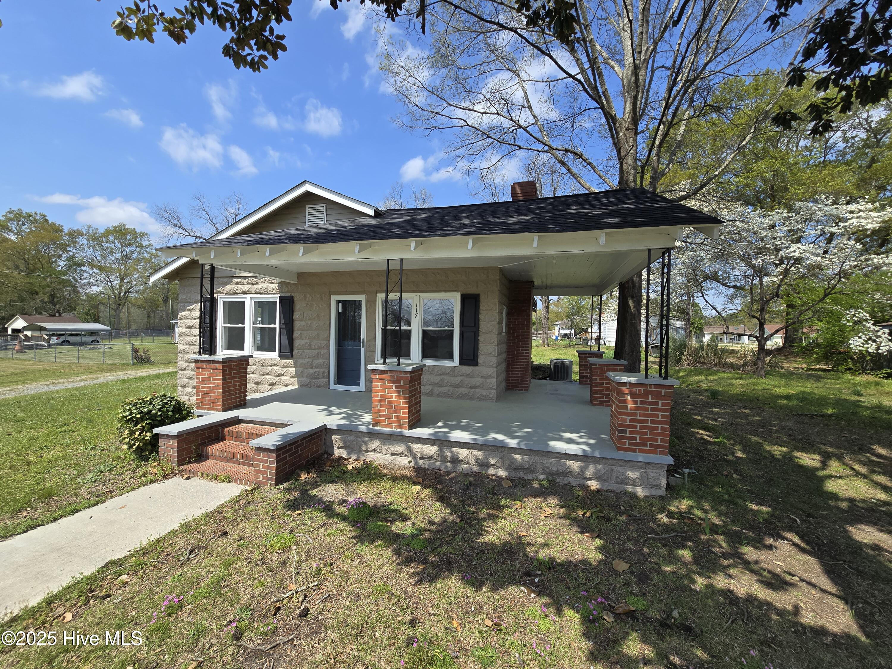 117 Flowers Street Property Photo
