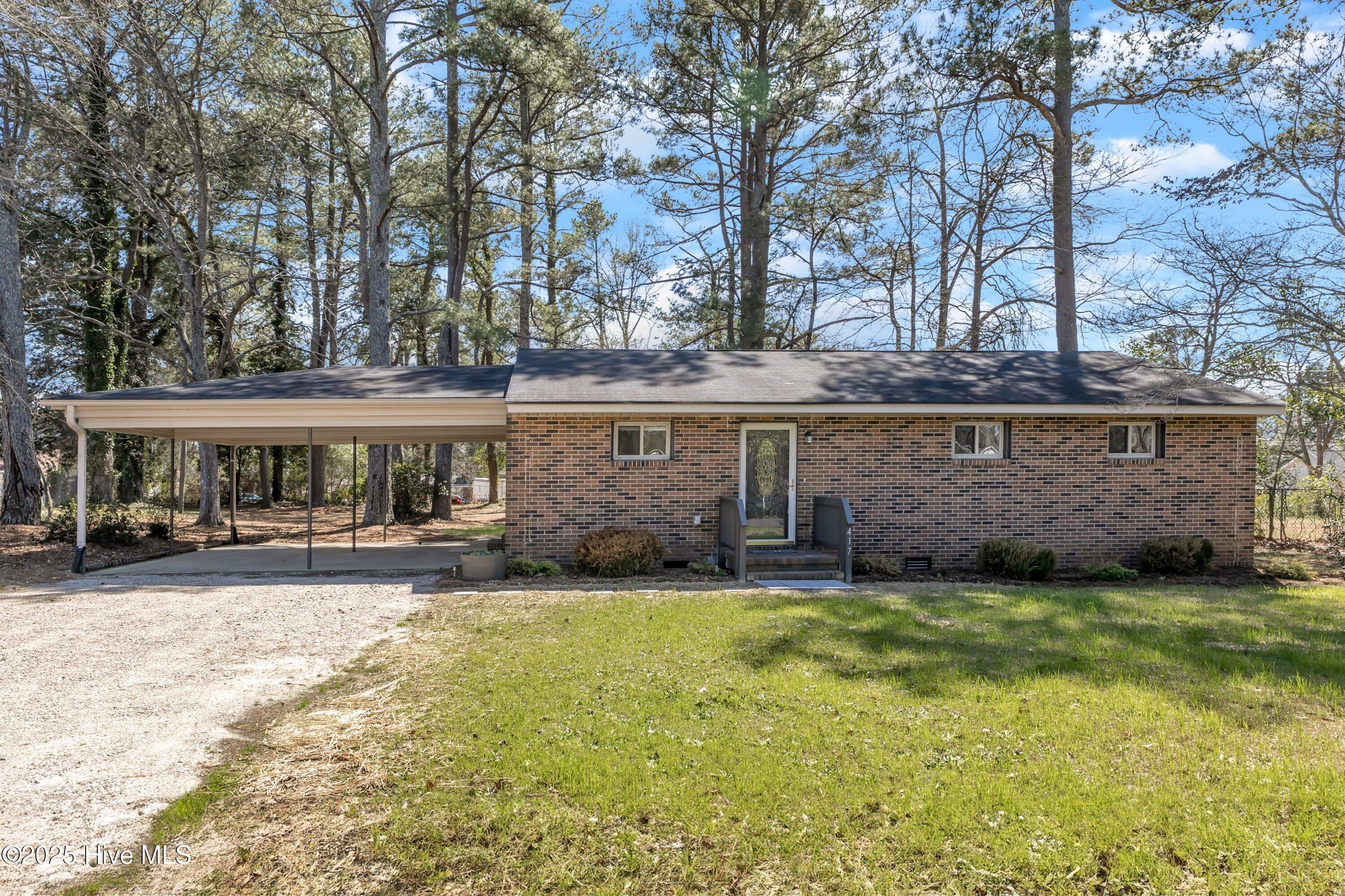 417 Baker Street Property Photo 1