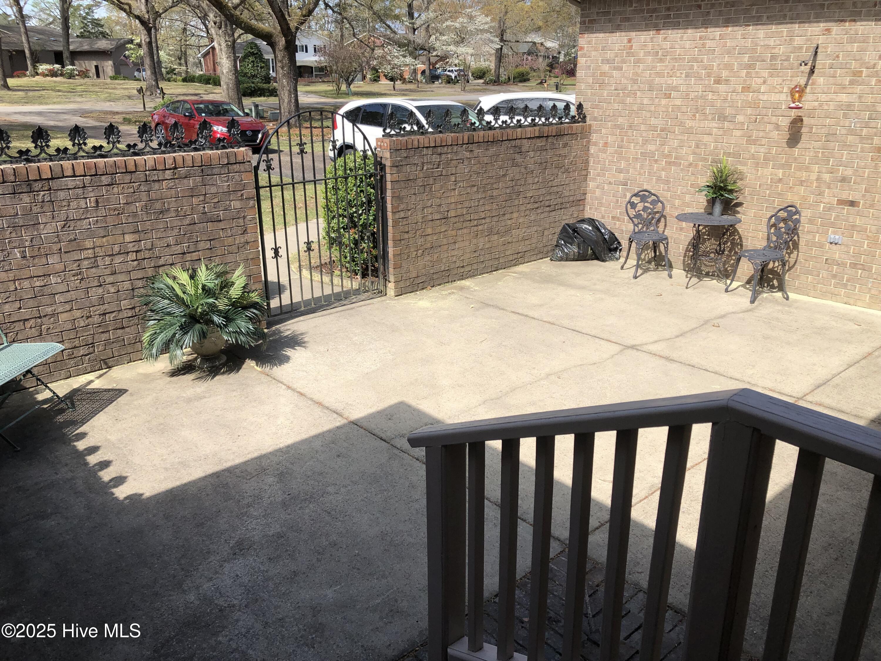 271 Shoreline Drive Property Photo 2