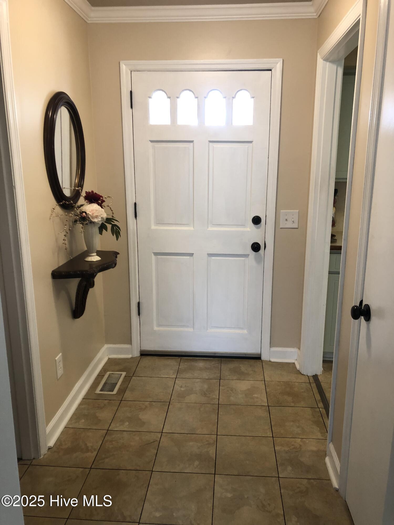 271 Shoreline Drive Property Photo 4