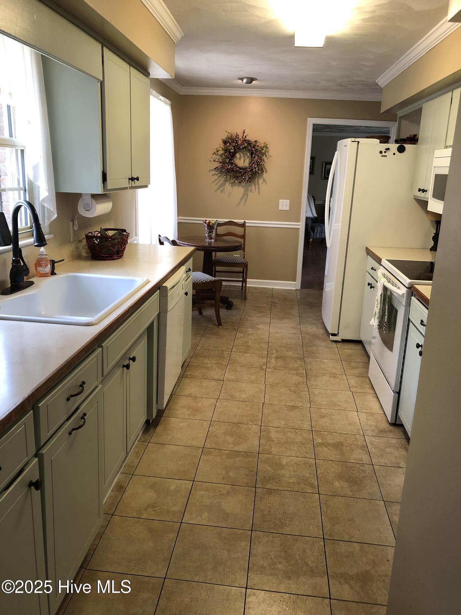 271 Shoreline Drive Property Photo 7