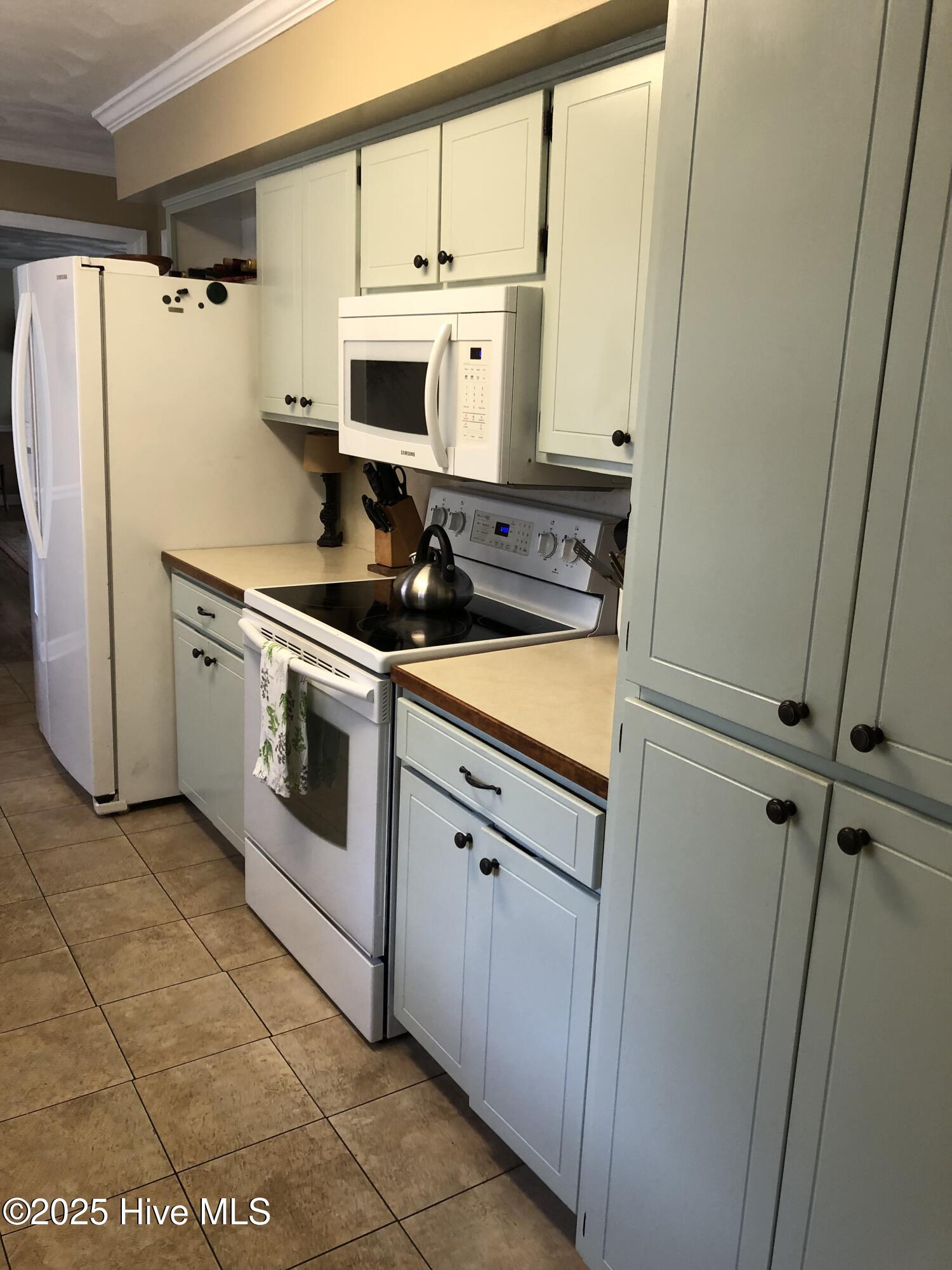 271 Shoreline Drive Property Photo 8