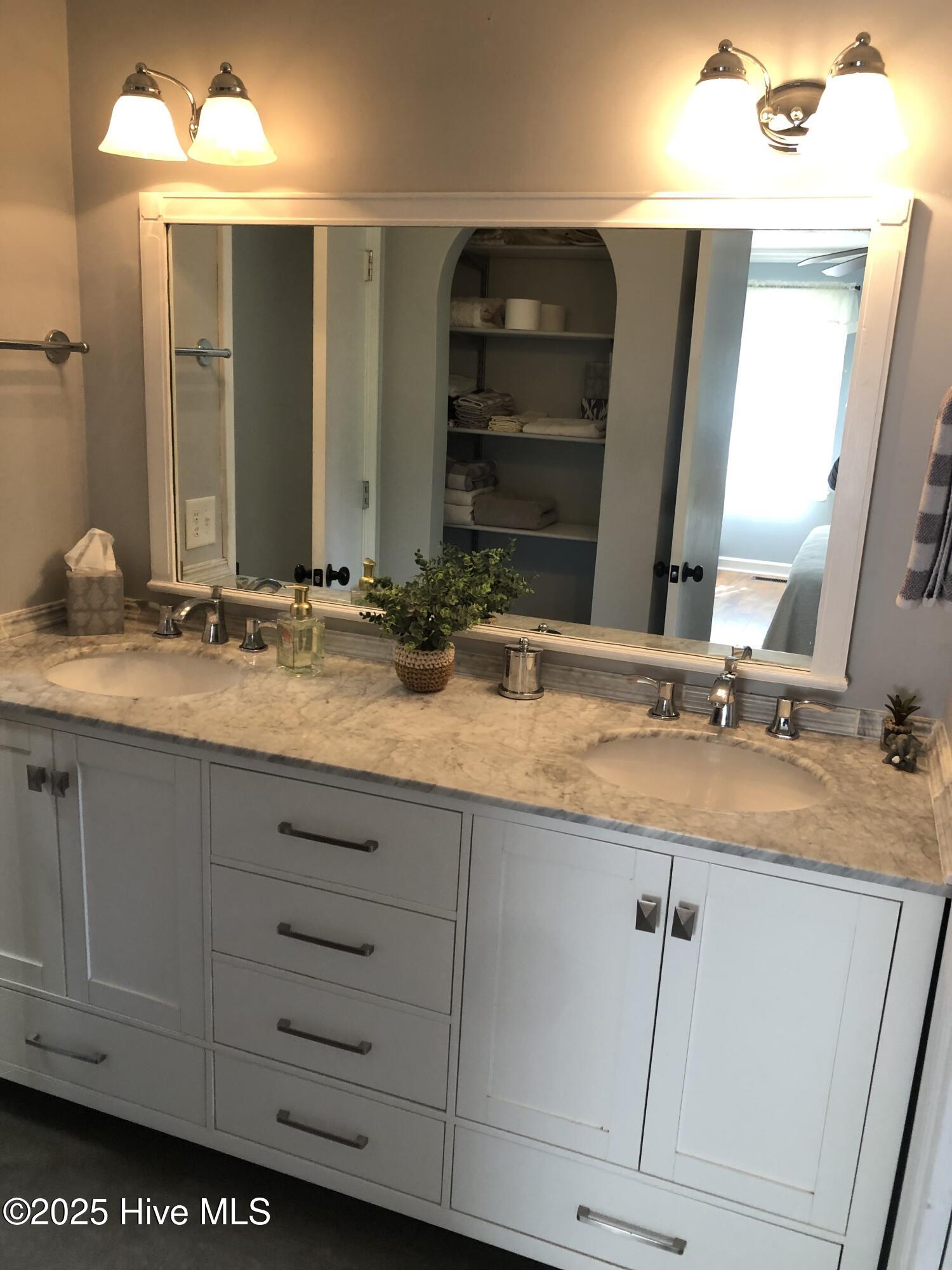 271 Shoreline Drive Property Photo 17