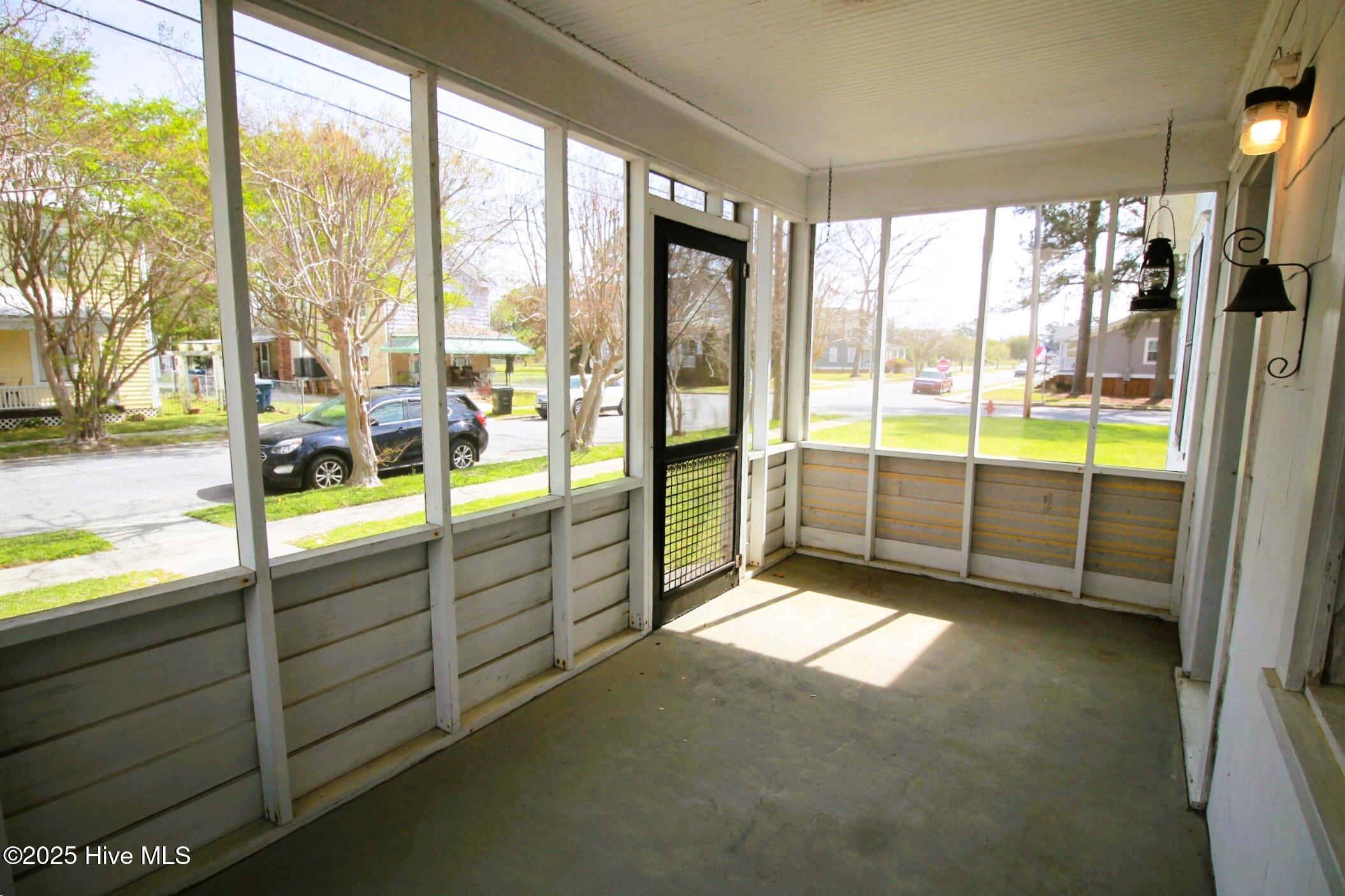 525 E 2nd Street Property Photo 6