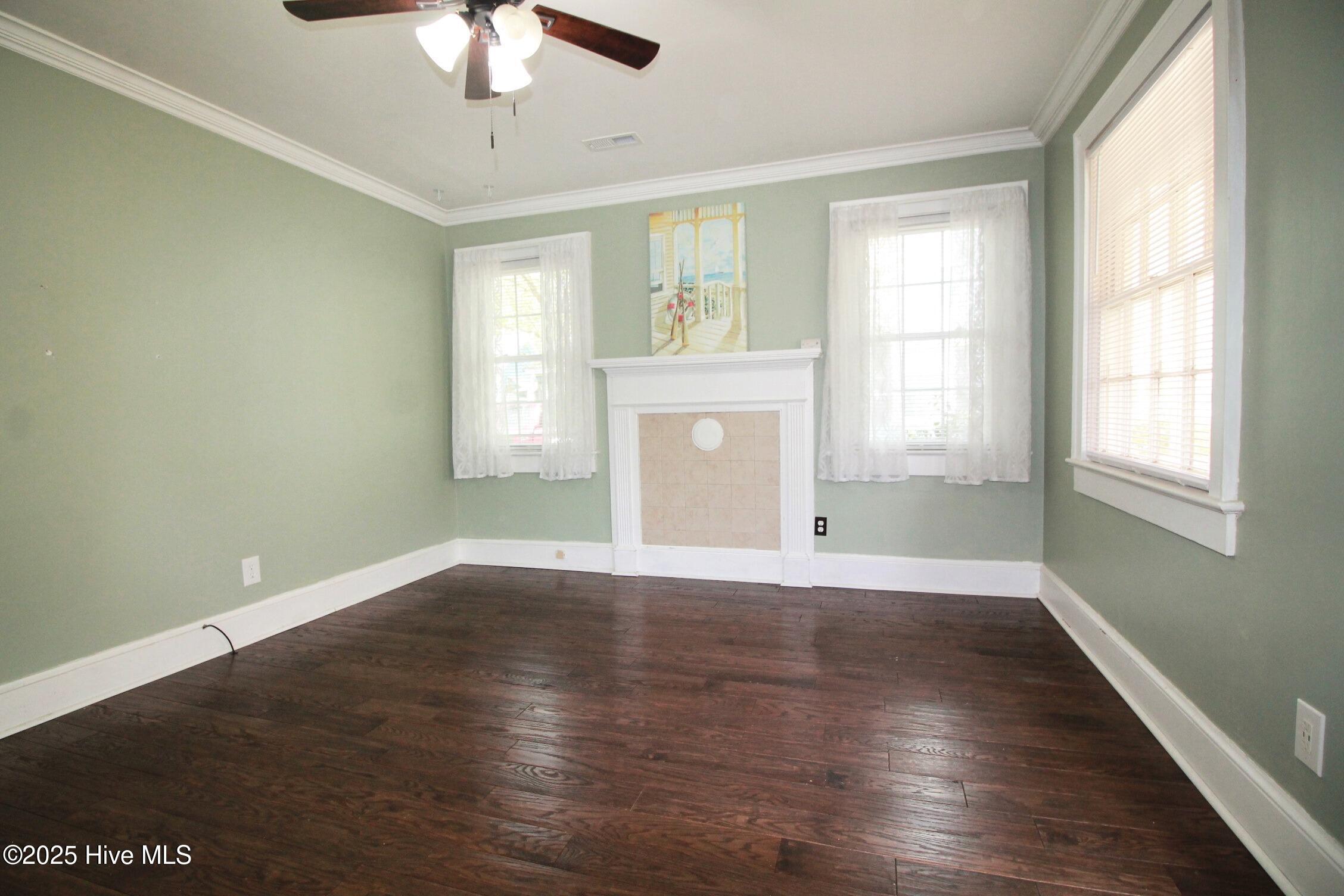 525 E 2nd Street Property Photo 9