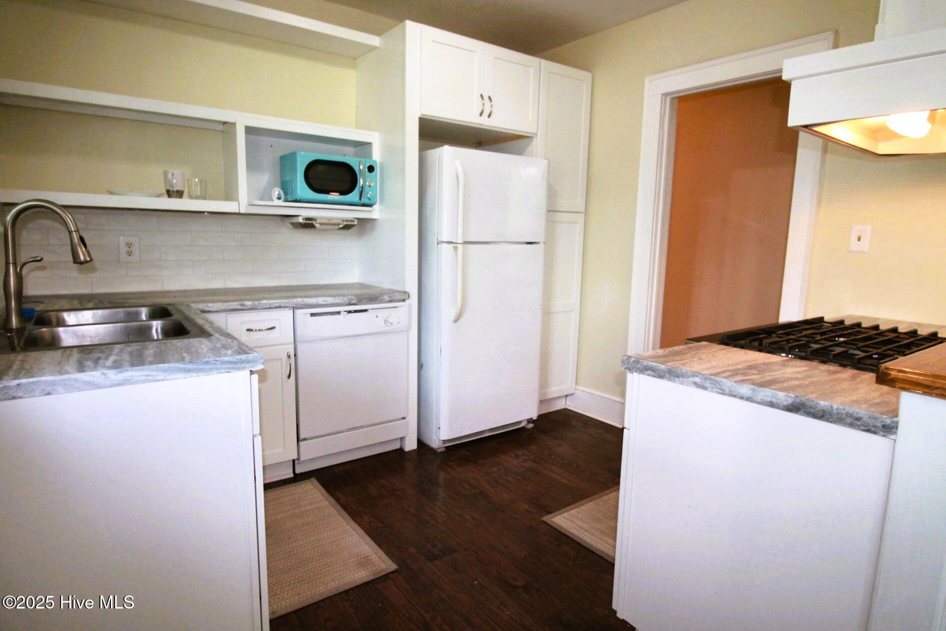 525 E 2nd Street Property Photo 12