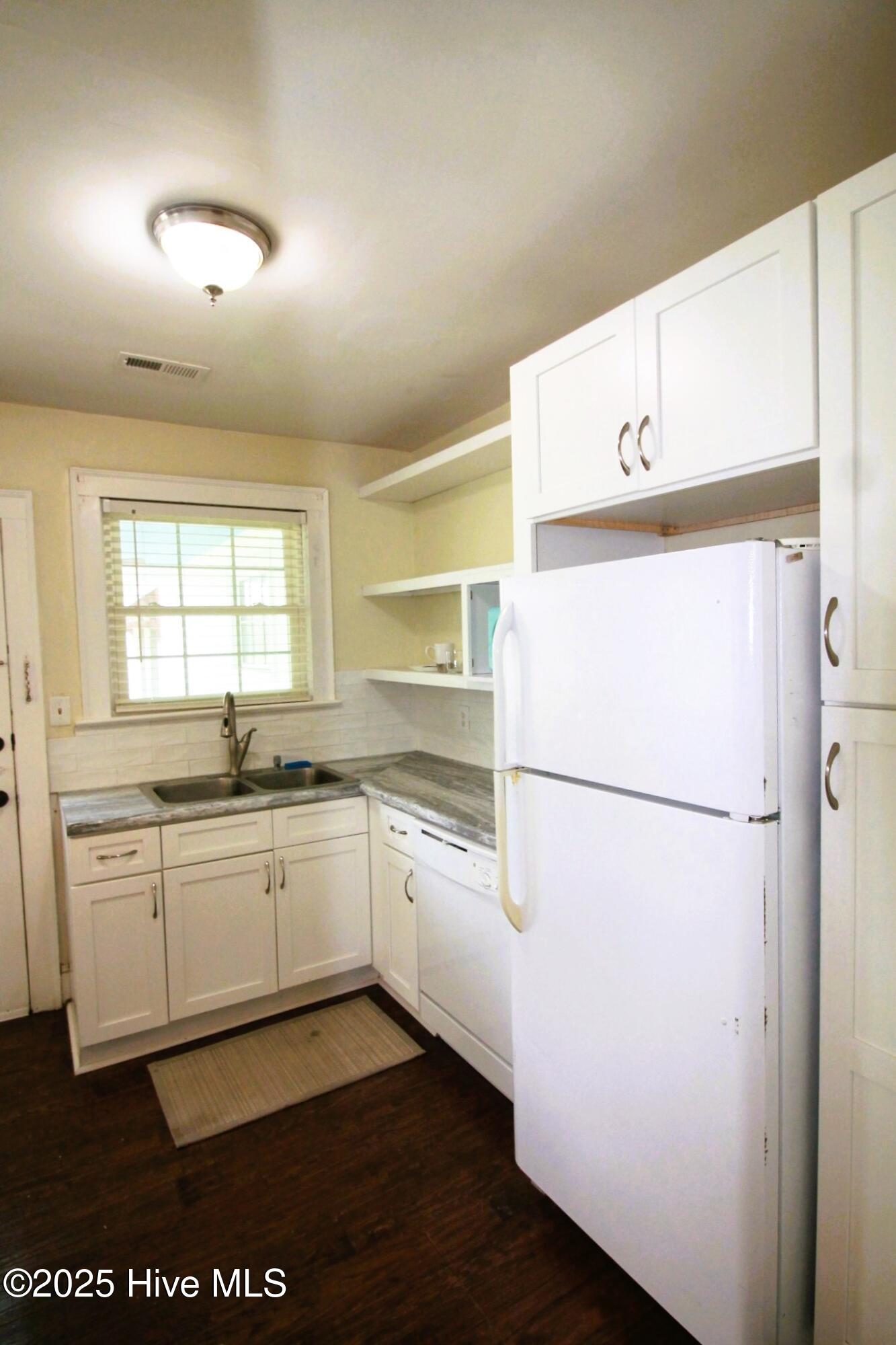 525 E 2nd Street Property Photo 15