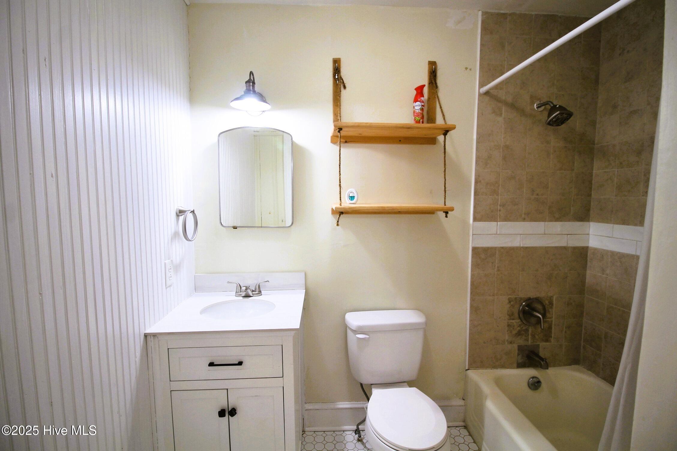 525 E 2nd Street Property Photo 25