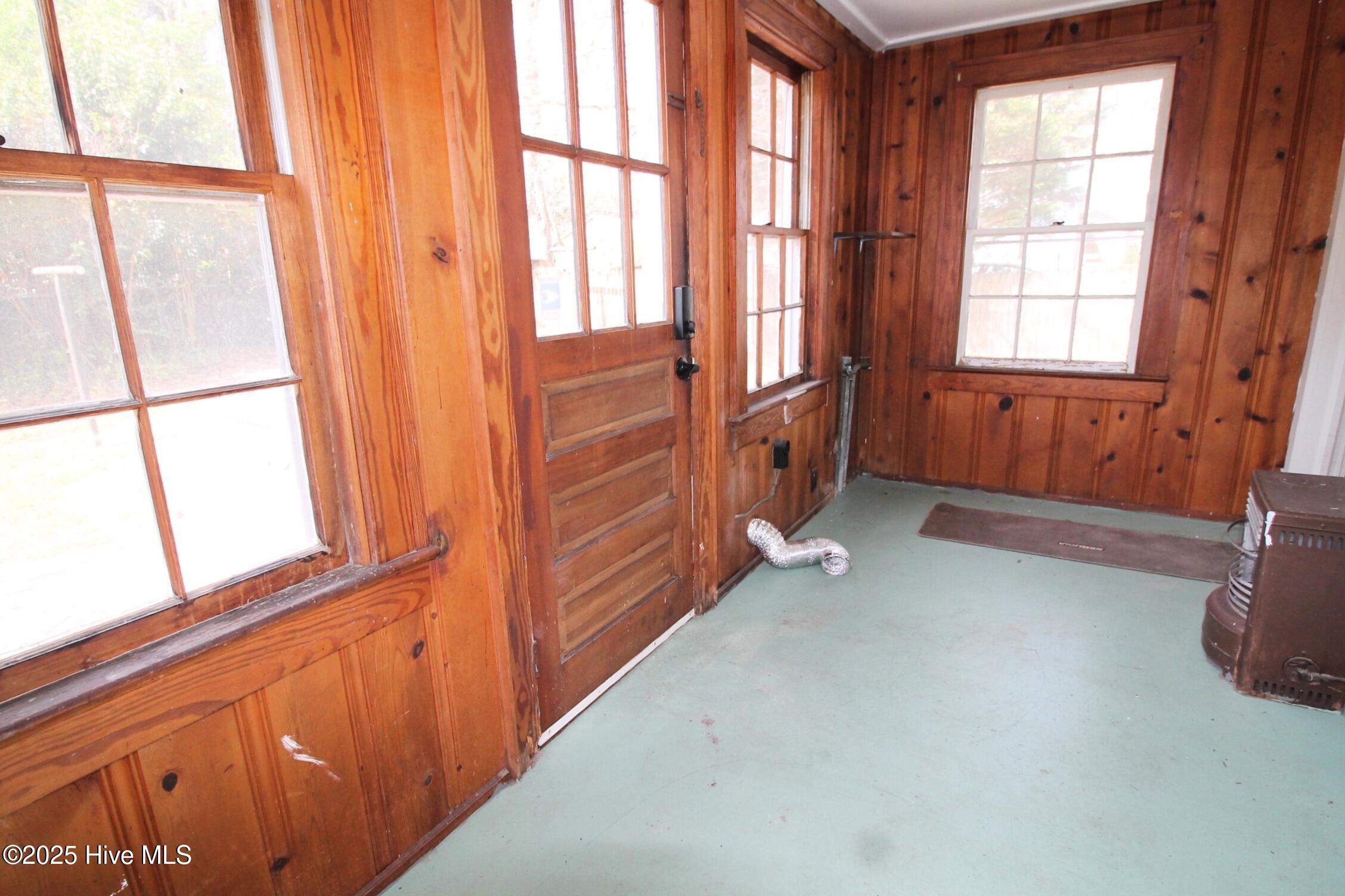 525 E 2nd Street Property Photo 27