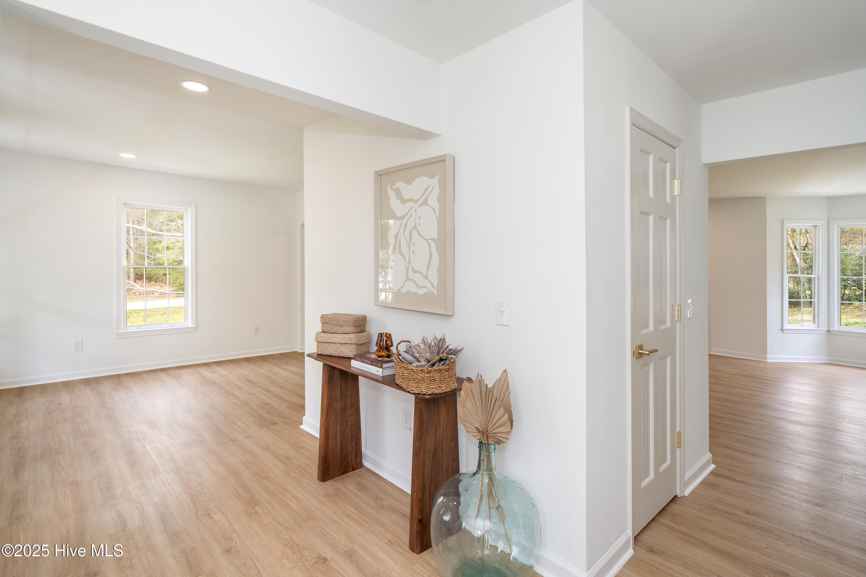 2640 Middle Sound Loop Road Property Photo 4