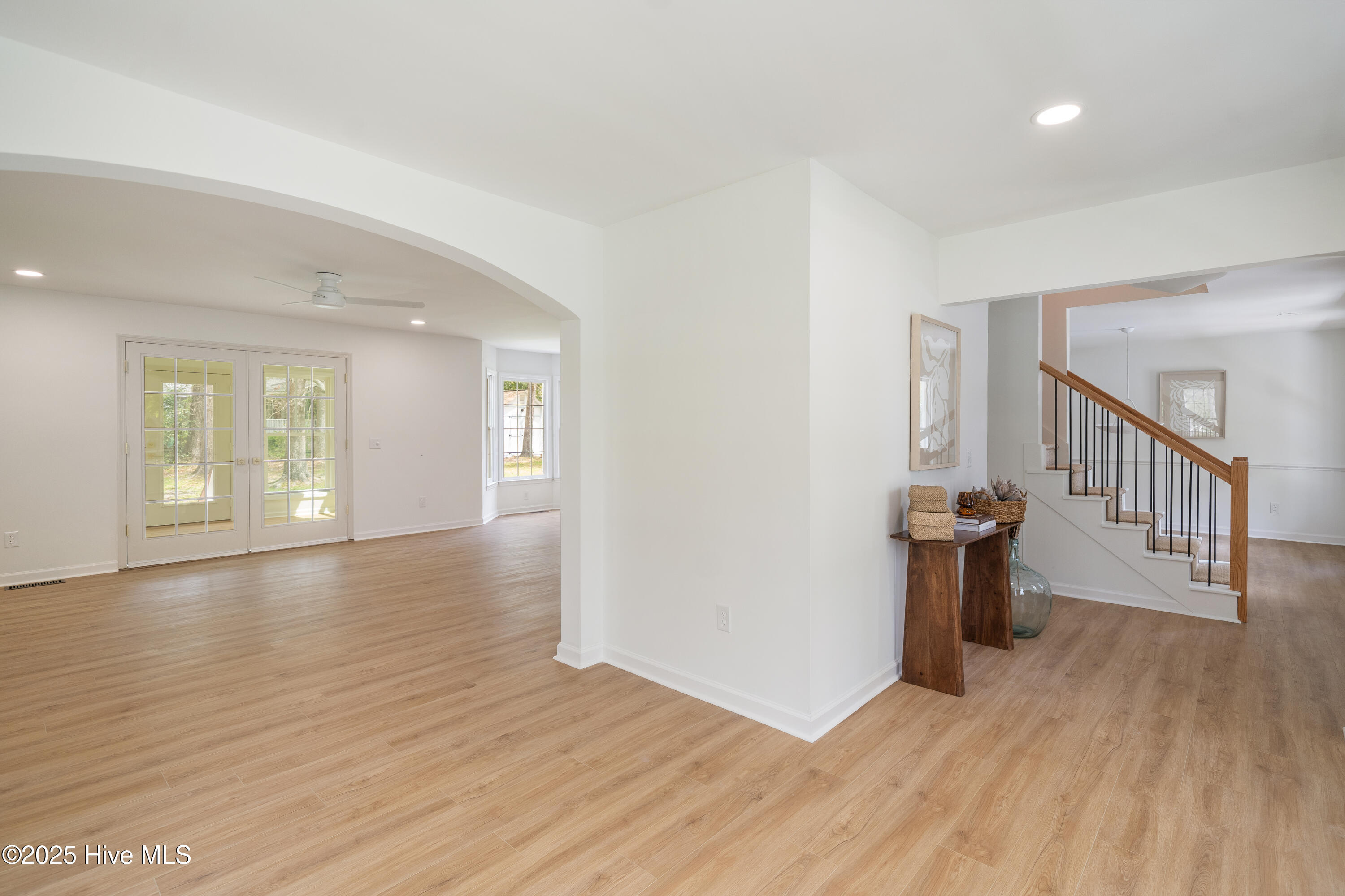 2640 Middle Sound Loop Road Property Photo 6