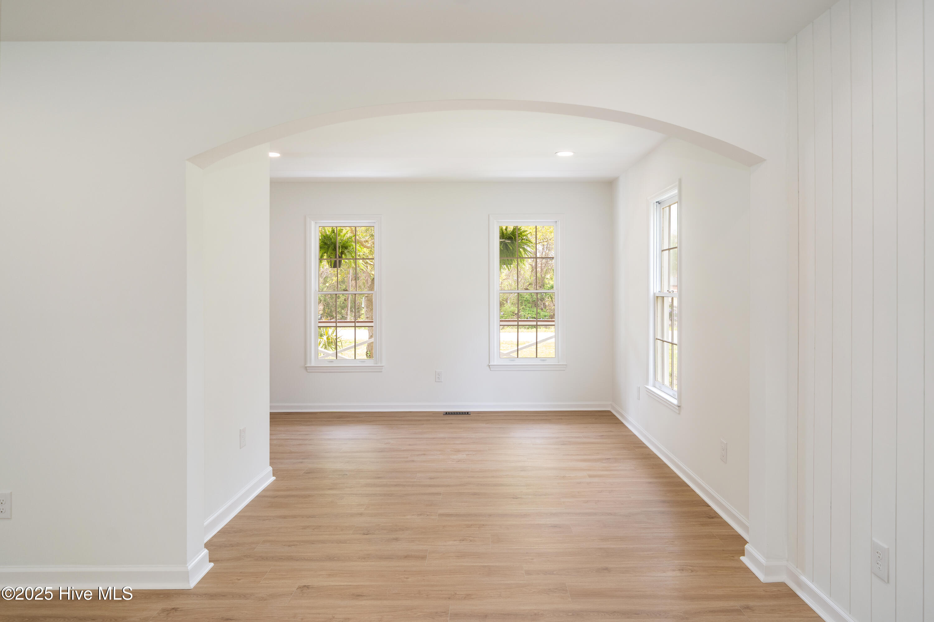 2640 Middle Sound Loop Road Property Photo 7