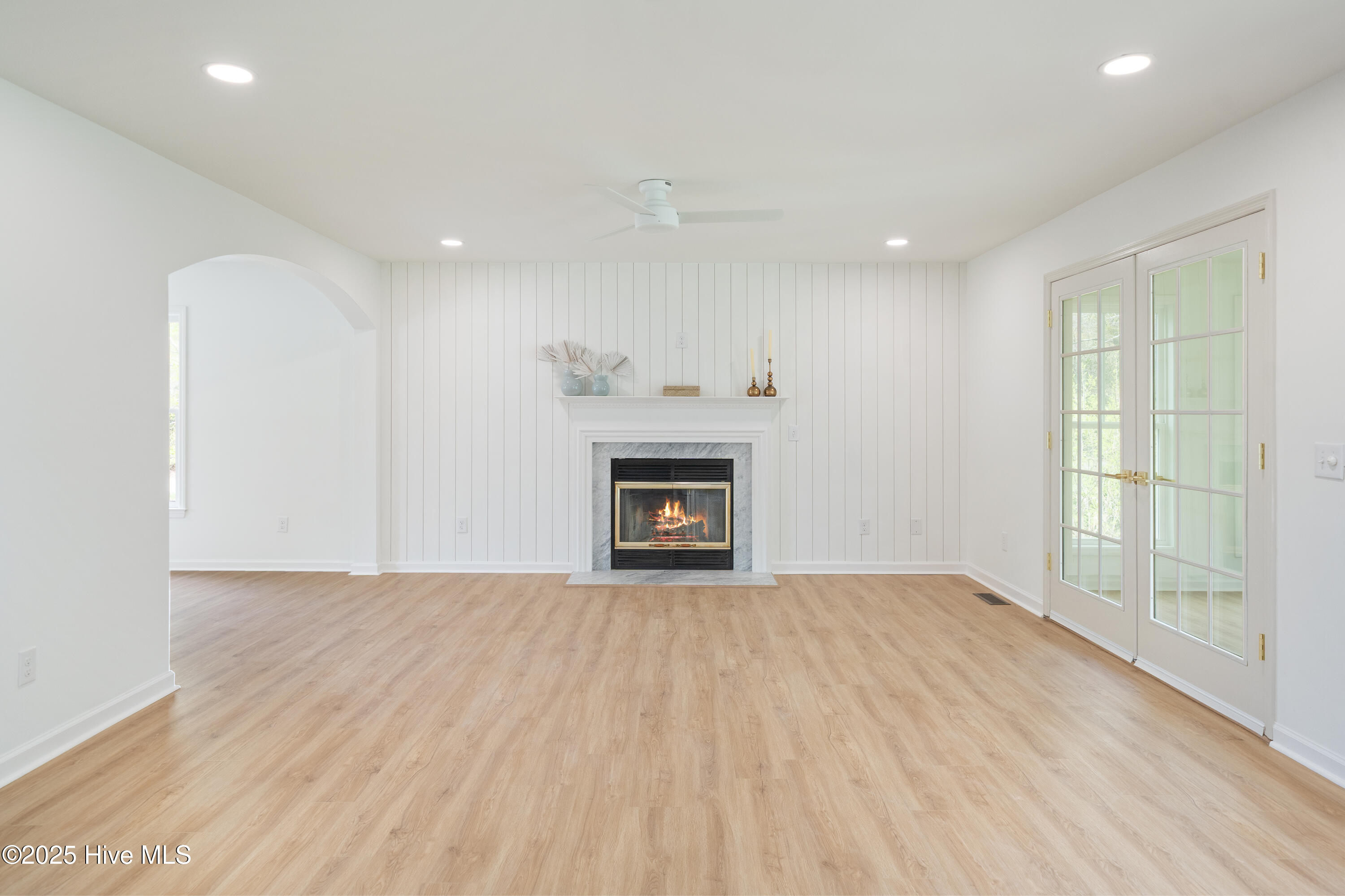 2640 Middle Sound Loop Road Property Photo 8