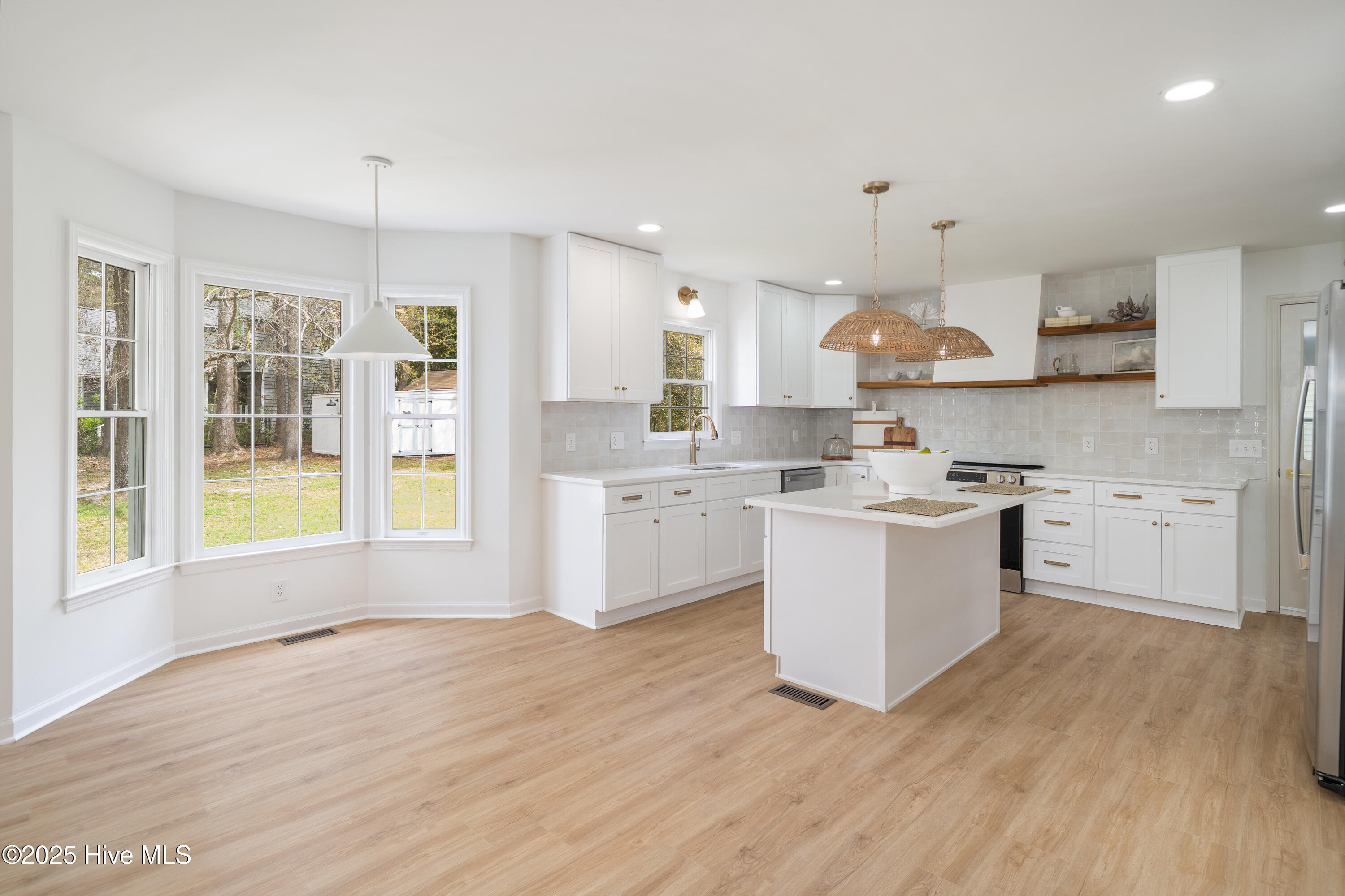 2640 Middle Sound Loop Road Property Photo 11