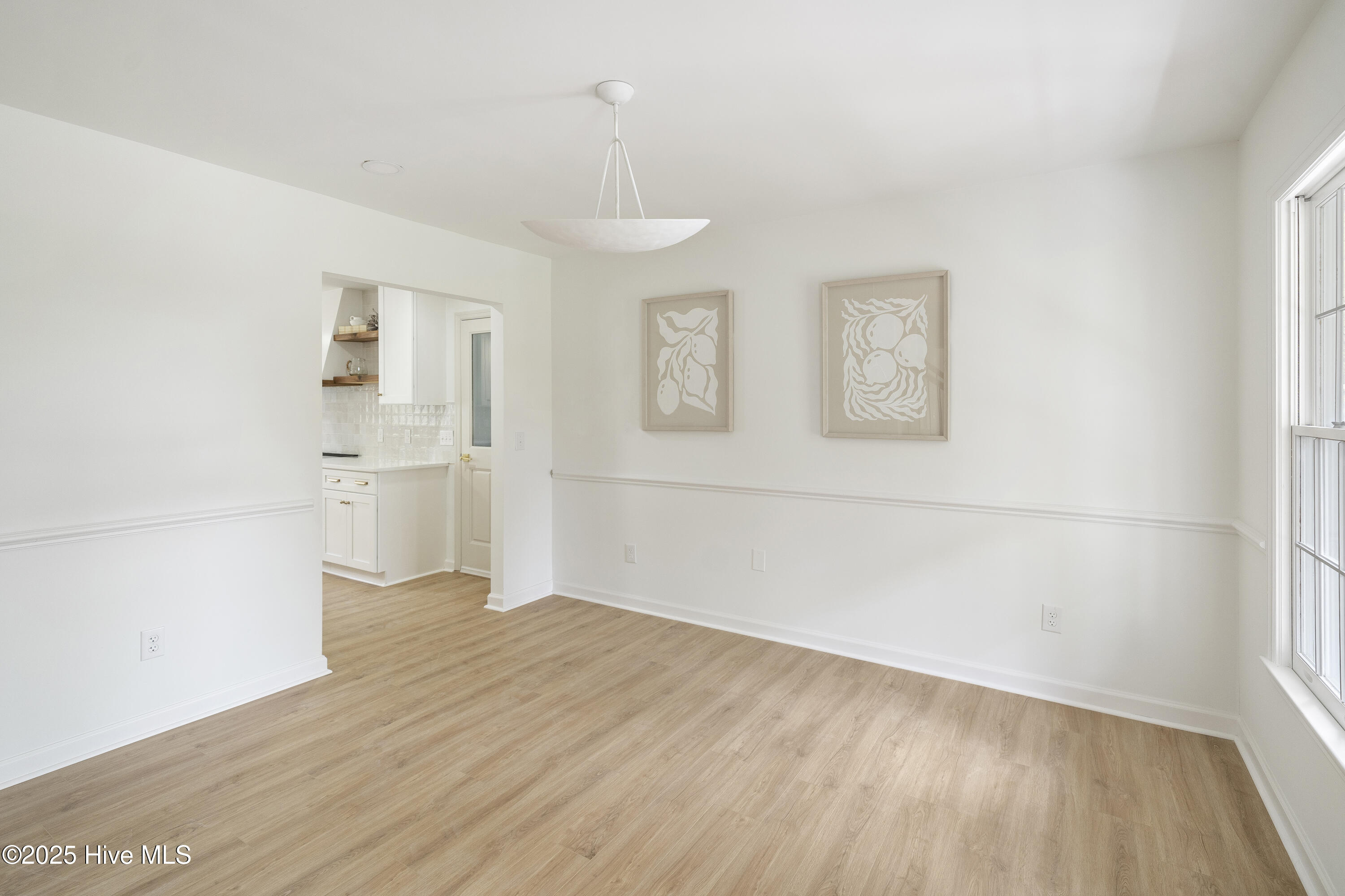 2640 Middle Sound Loop Road Property Photo 14
