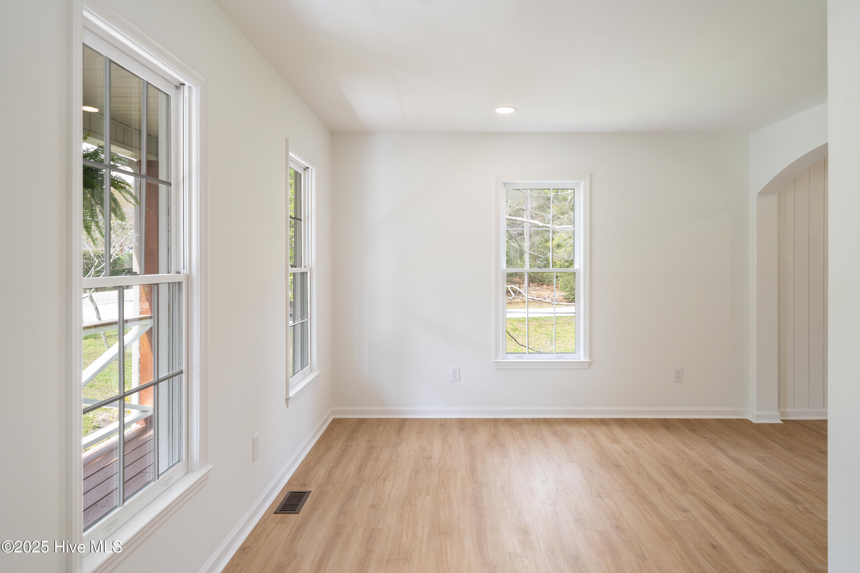 2640 Middle Sound Loop Road Property Photo 16