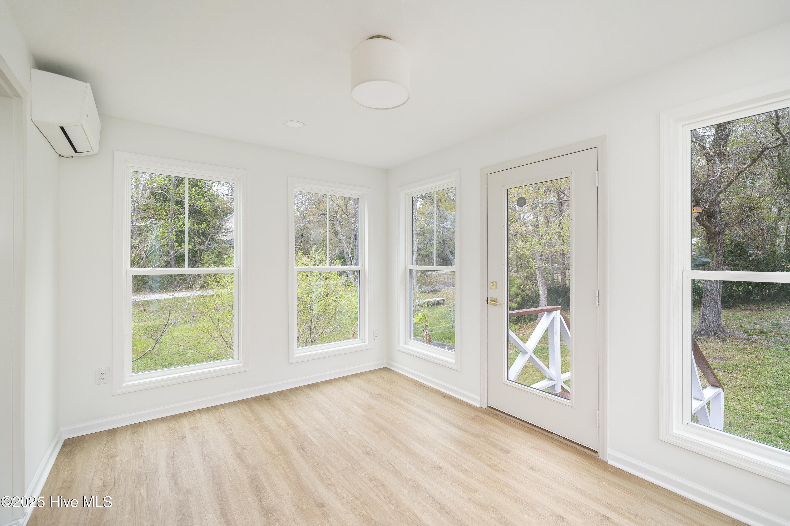 2640 Middle Sound Loop Road Property Photo 17