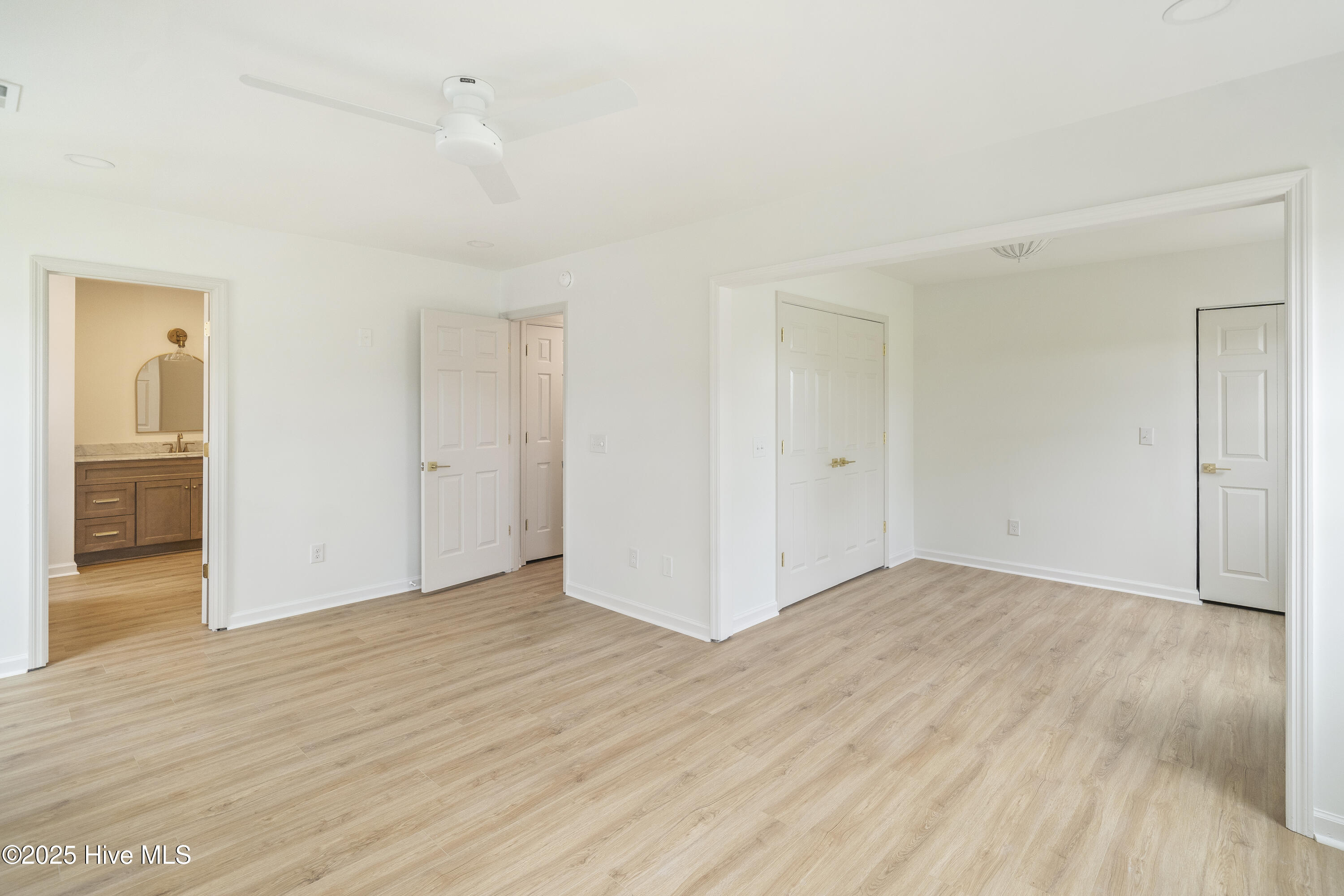 2640 Middle Sound Loop Road Property Photo 19