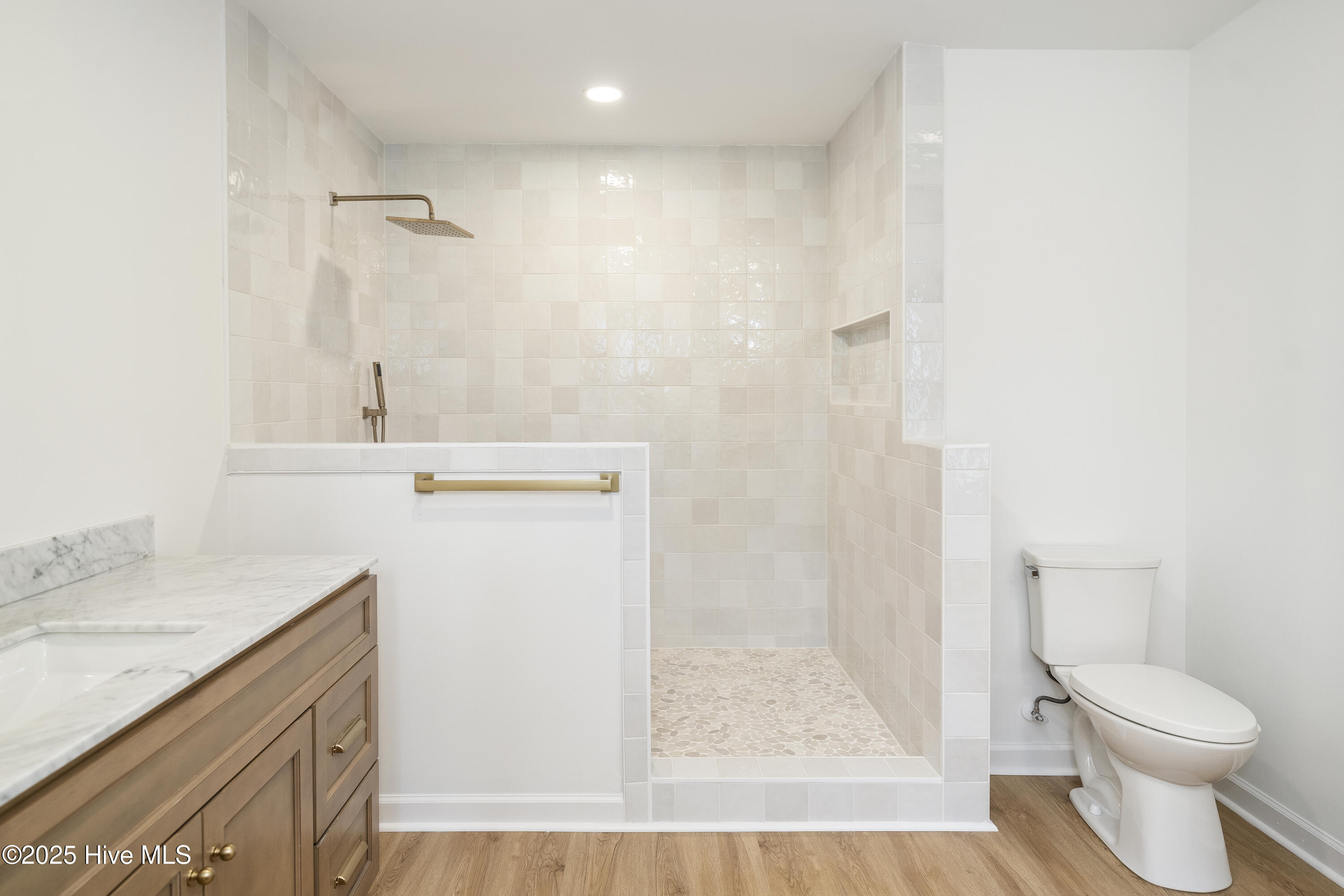 2640 Middle Sound Loop Road Property Photo 22