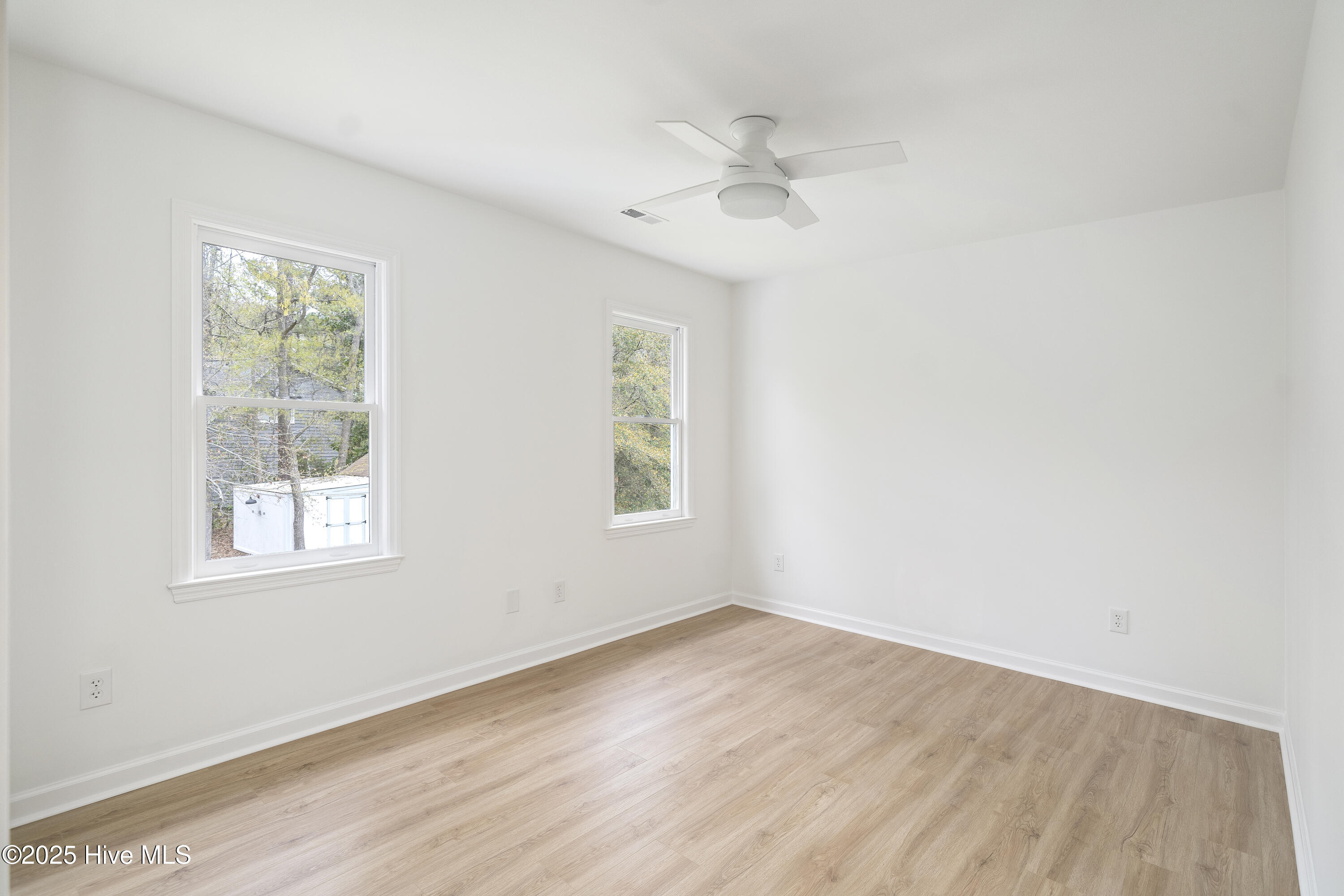 2640 Middle Sound Loop Road Property Photo 25