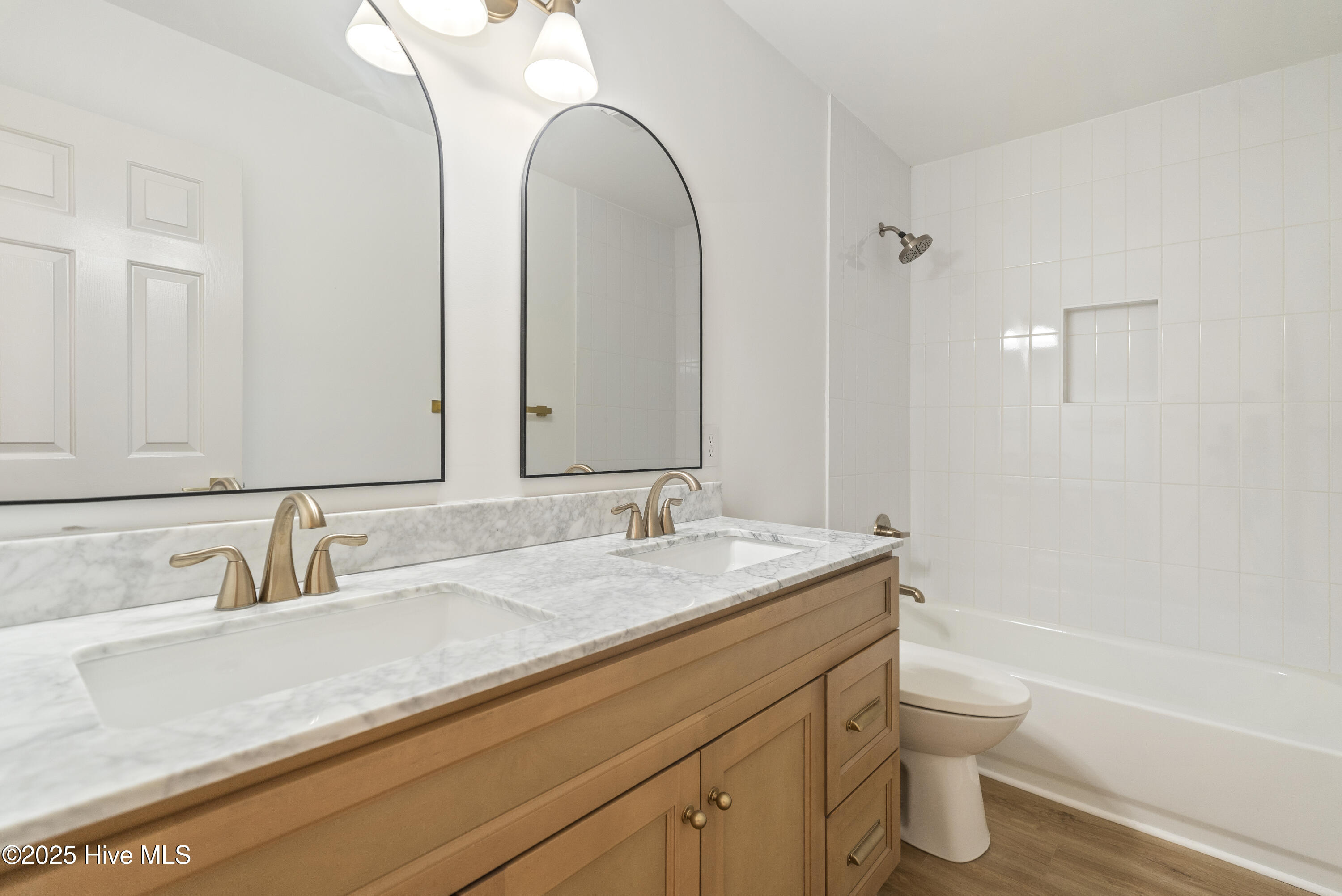 2640 Middle Sound Loop Road Property Photo 26