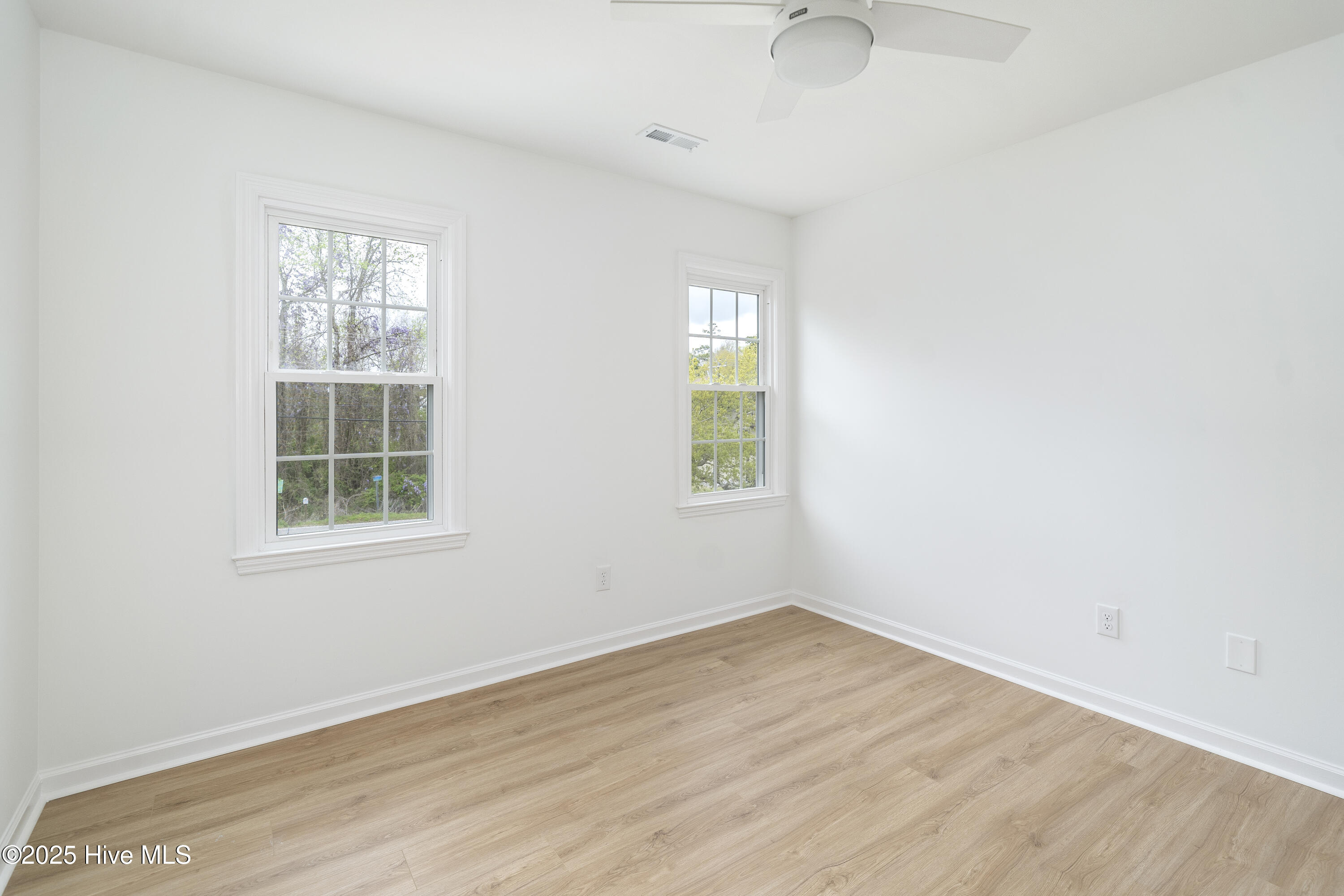 2640 Middle Sound Loop Road Property Photo 28
