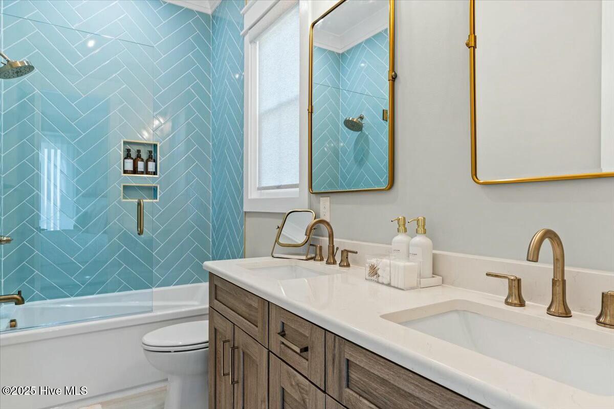 13 Moore Street Property Photo 33