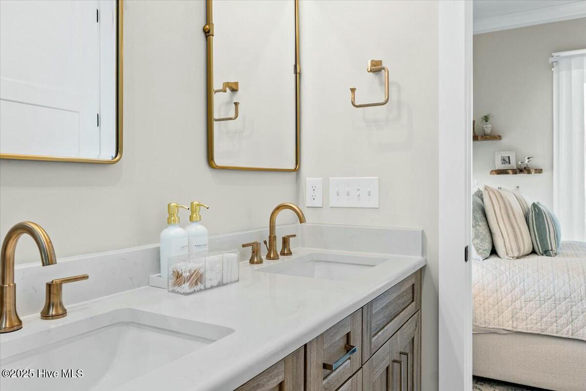 13 Moore Street Property Photo 34