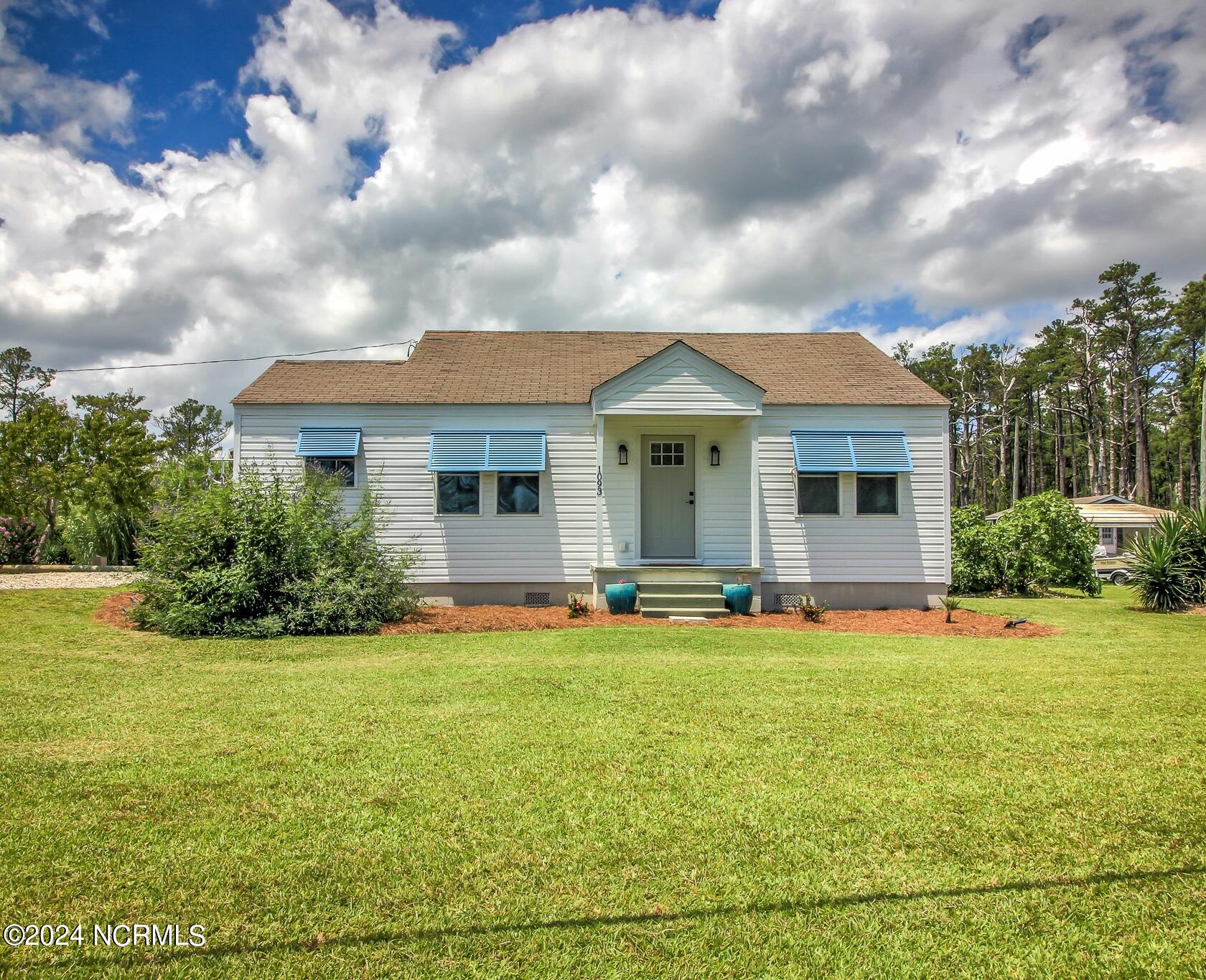 1093 Highway 70 Sea Level Property Photo