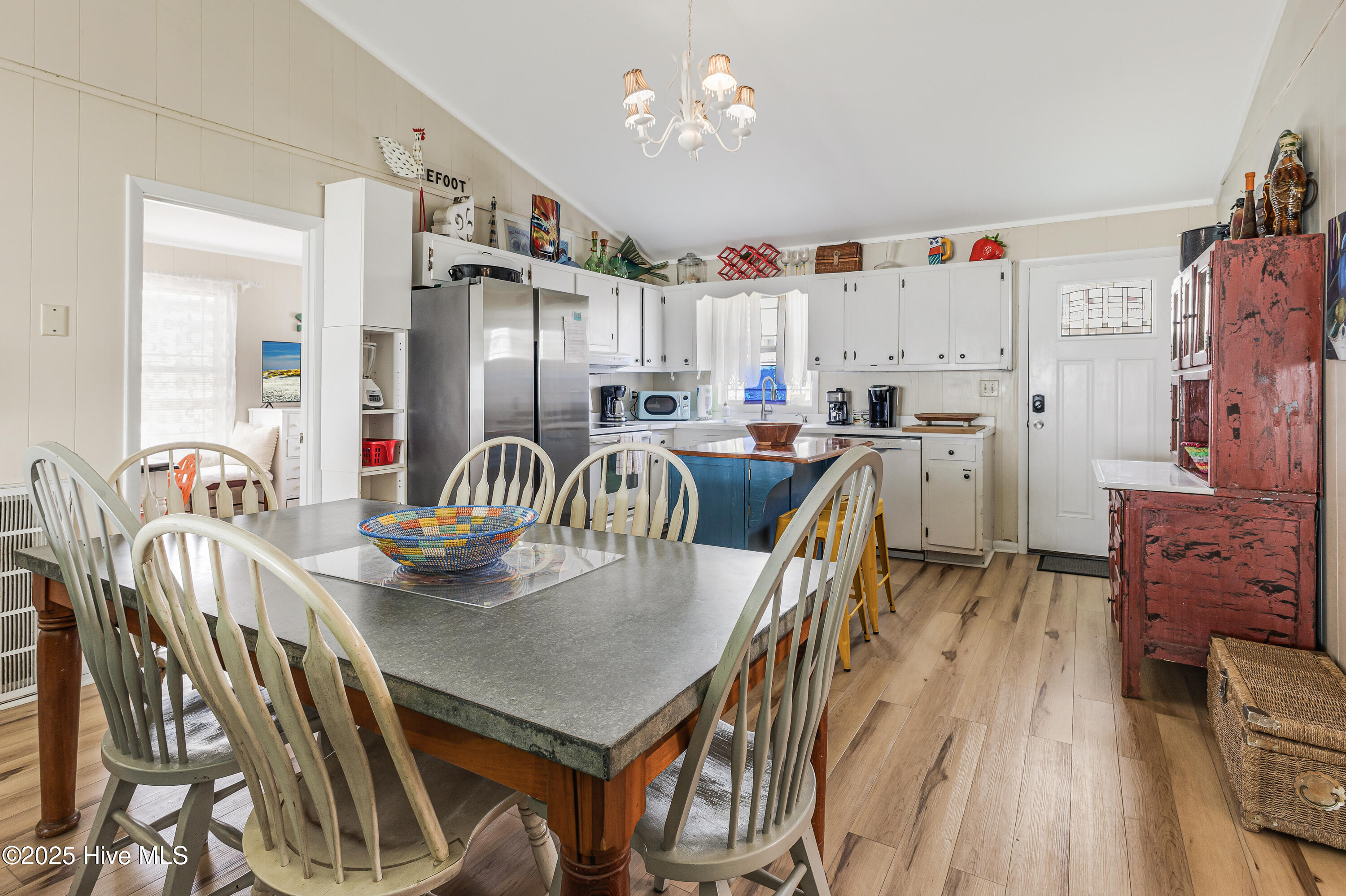 3325 W Beach Drive Property Photo 7