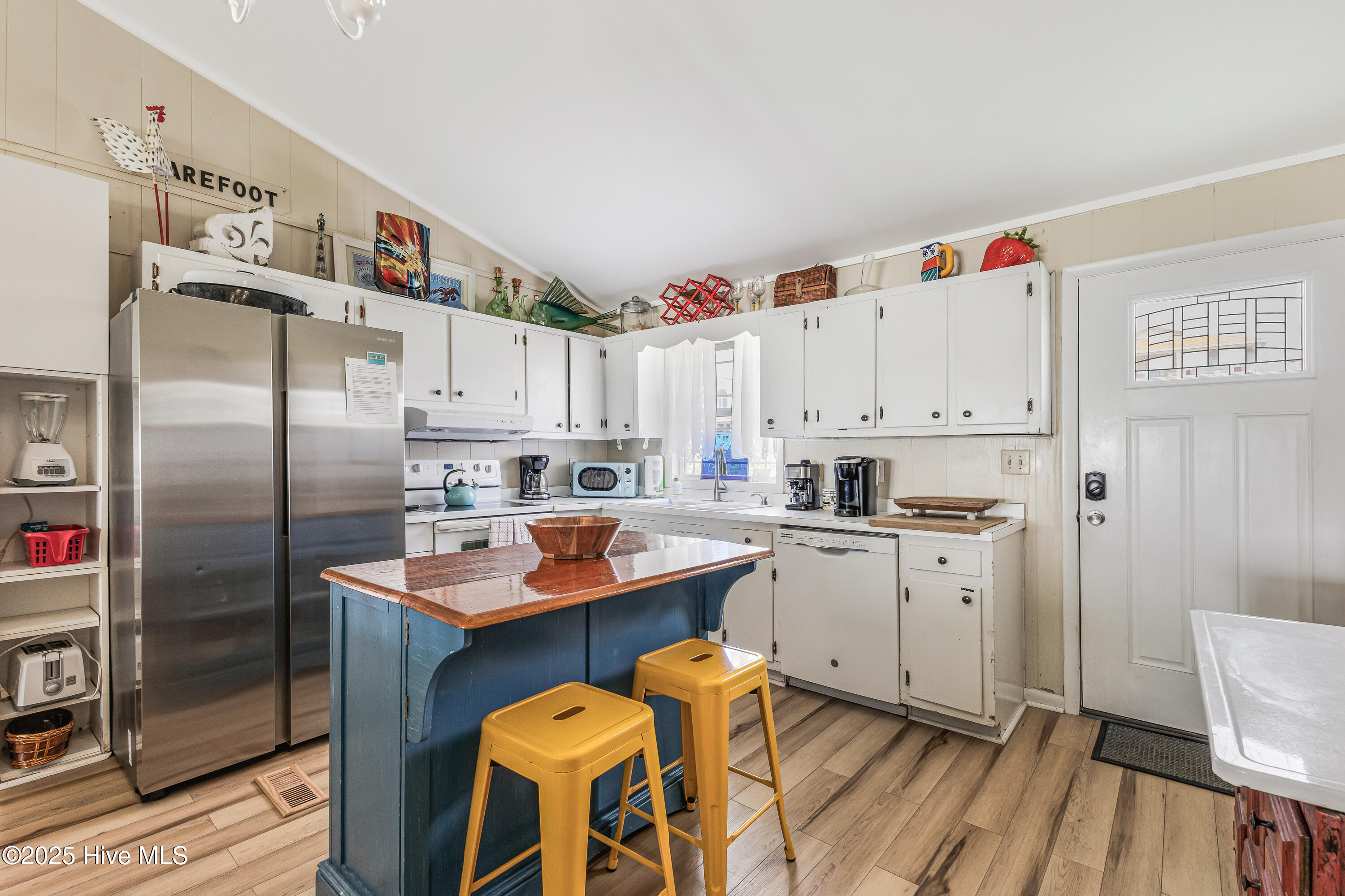 3325 W Beach Drive Property Photo 8