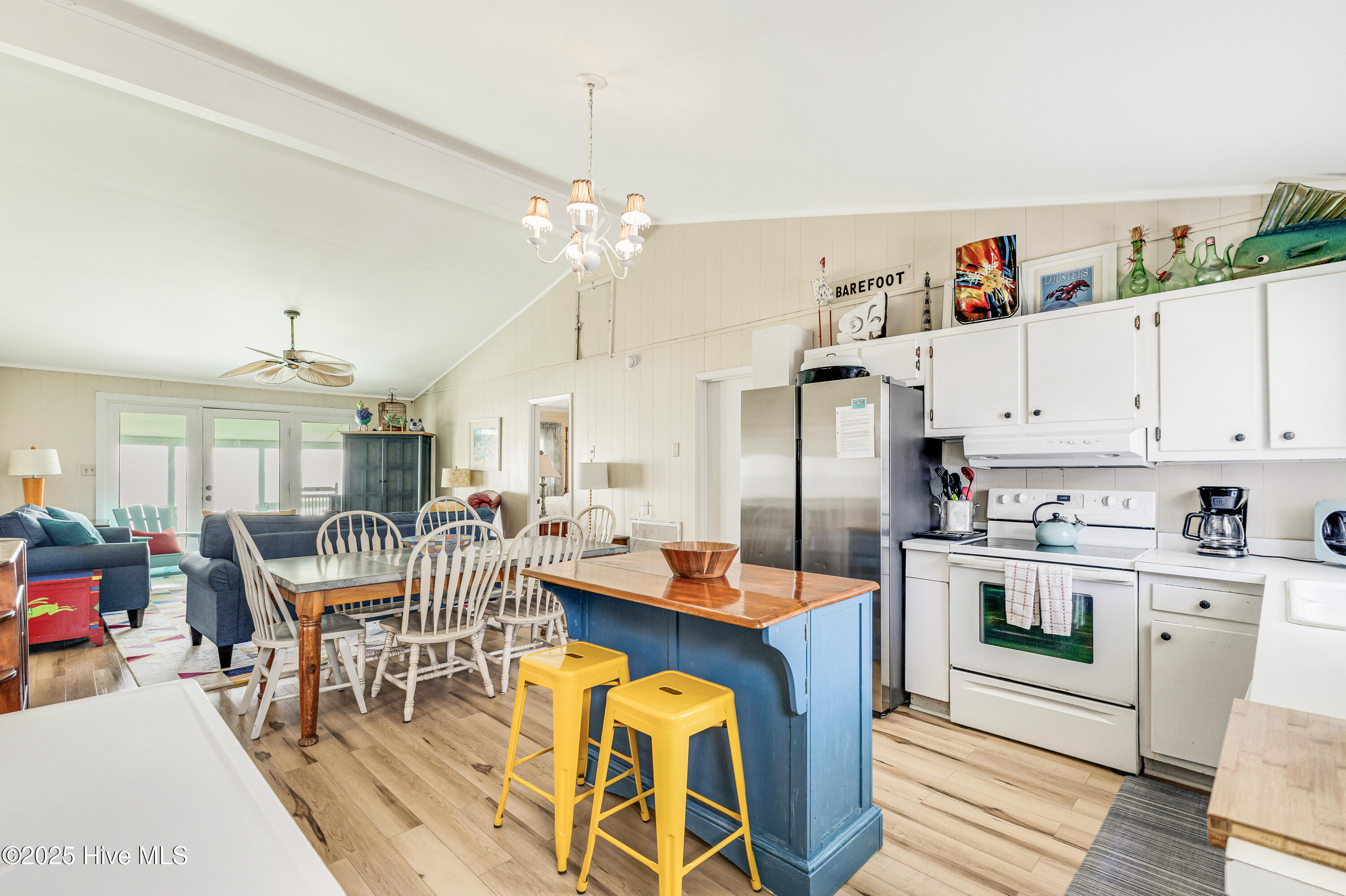 3325 W Beach Drive Property Photo 9