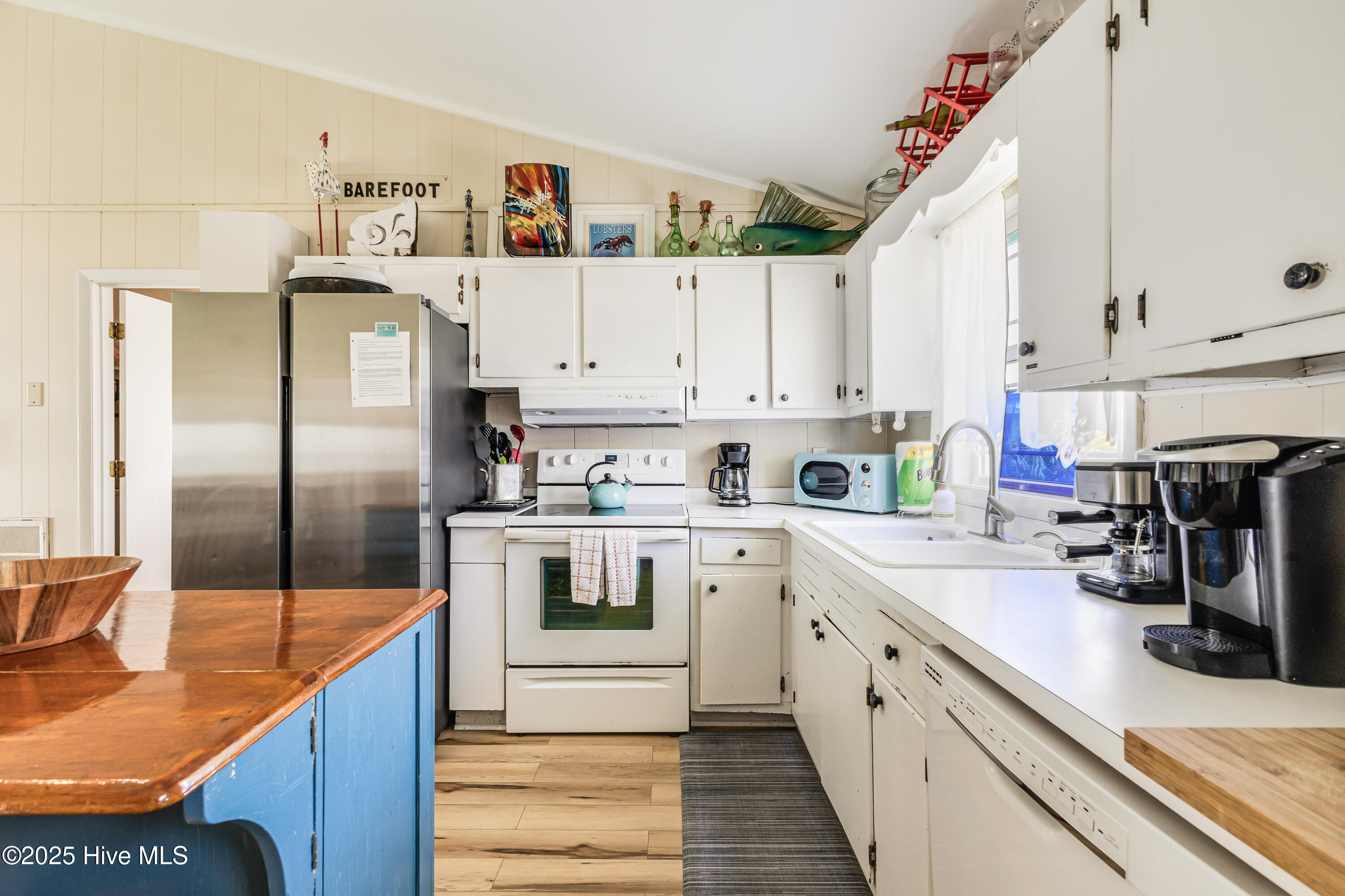 3325 W Beach Drive Property Photo 10