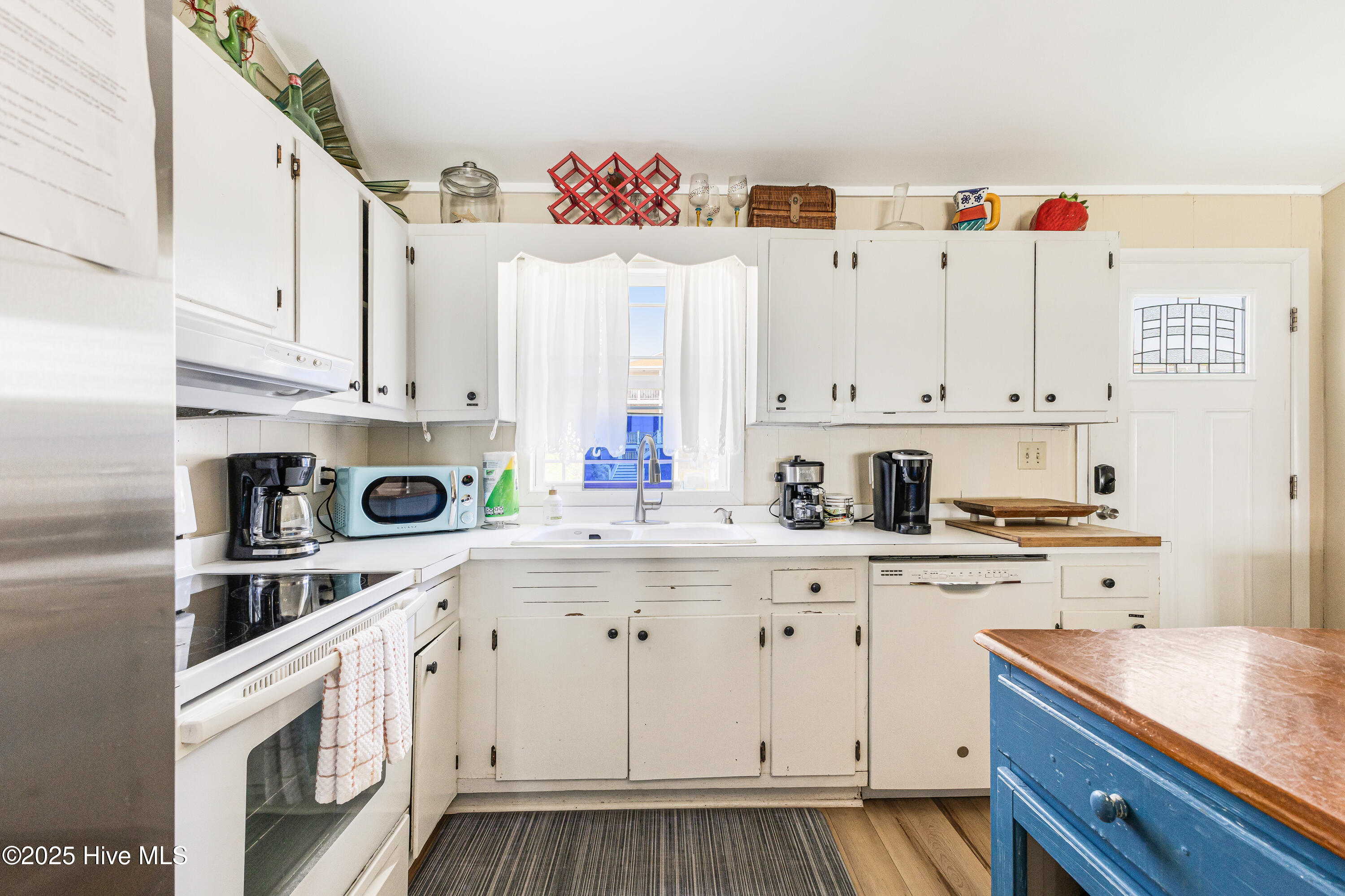 3325 W Beach Drive Property Photo 11