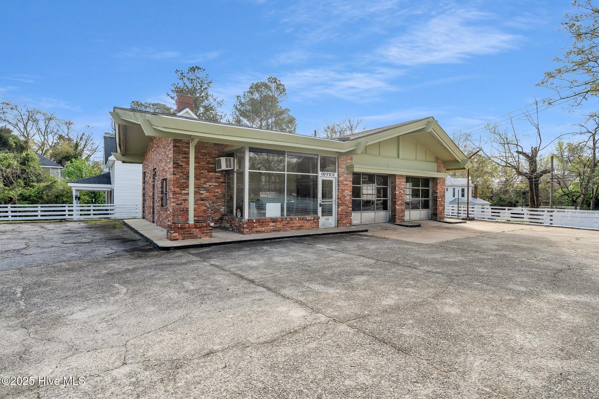 508 Fayetteville Road Property Photo