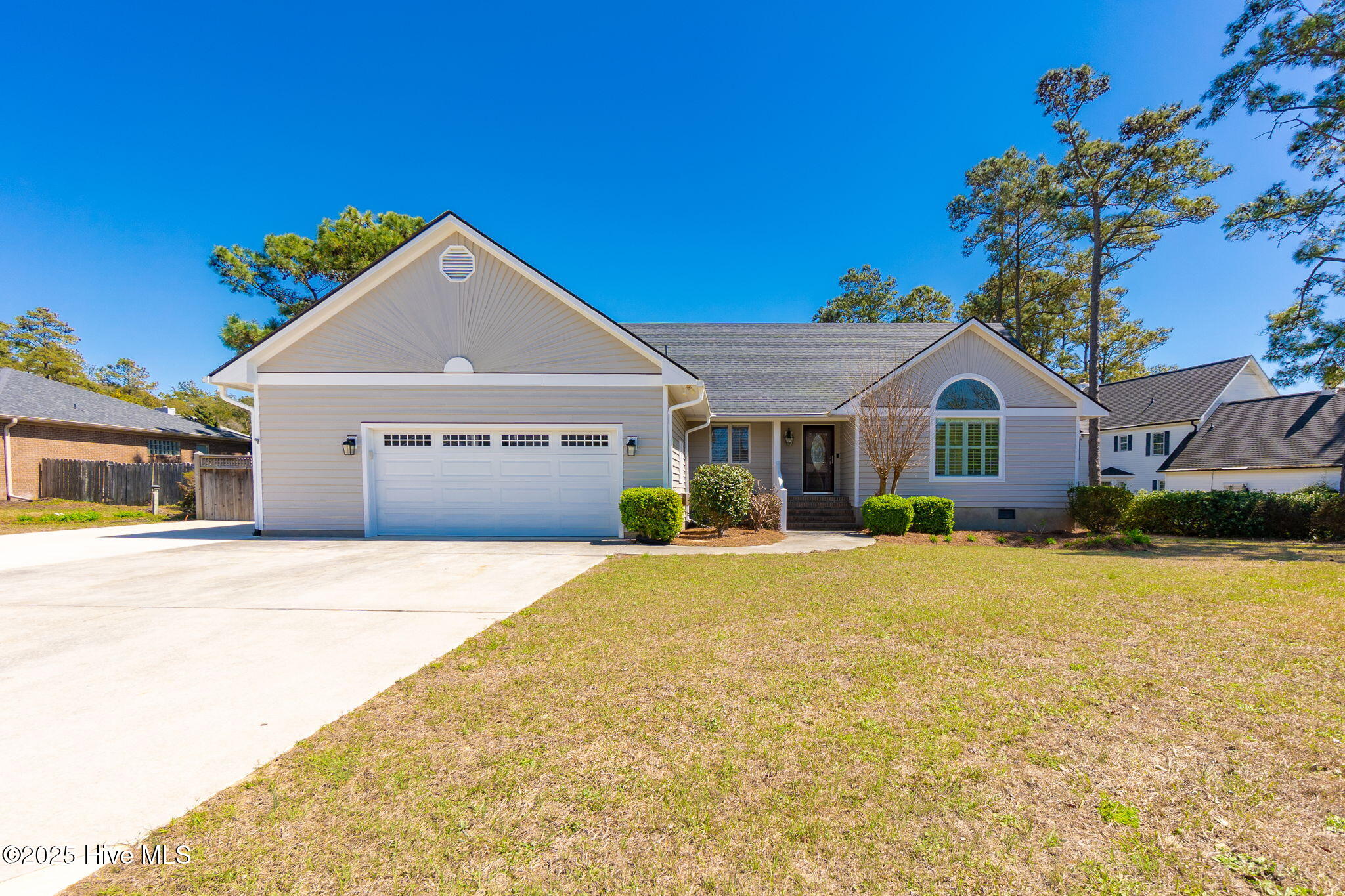 114 Bluewater Circle Property Photo 1