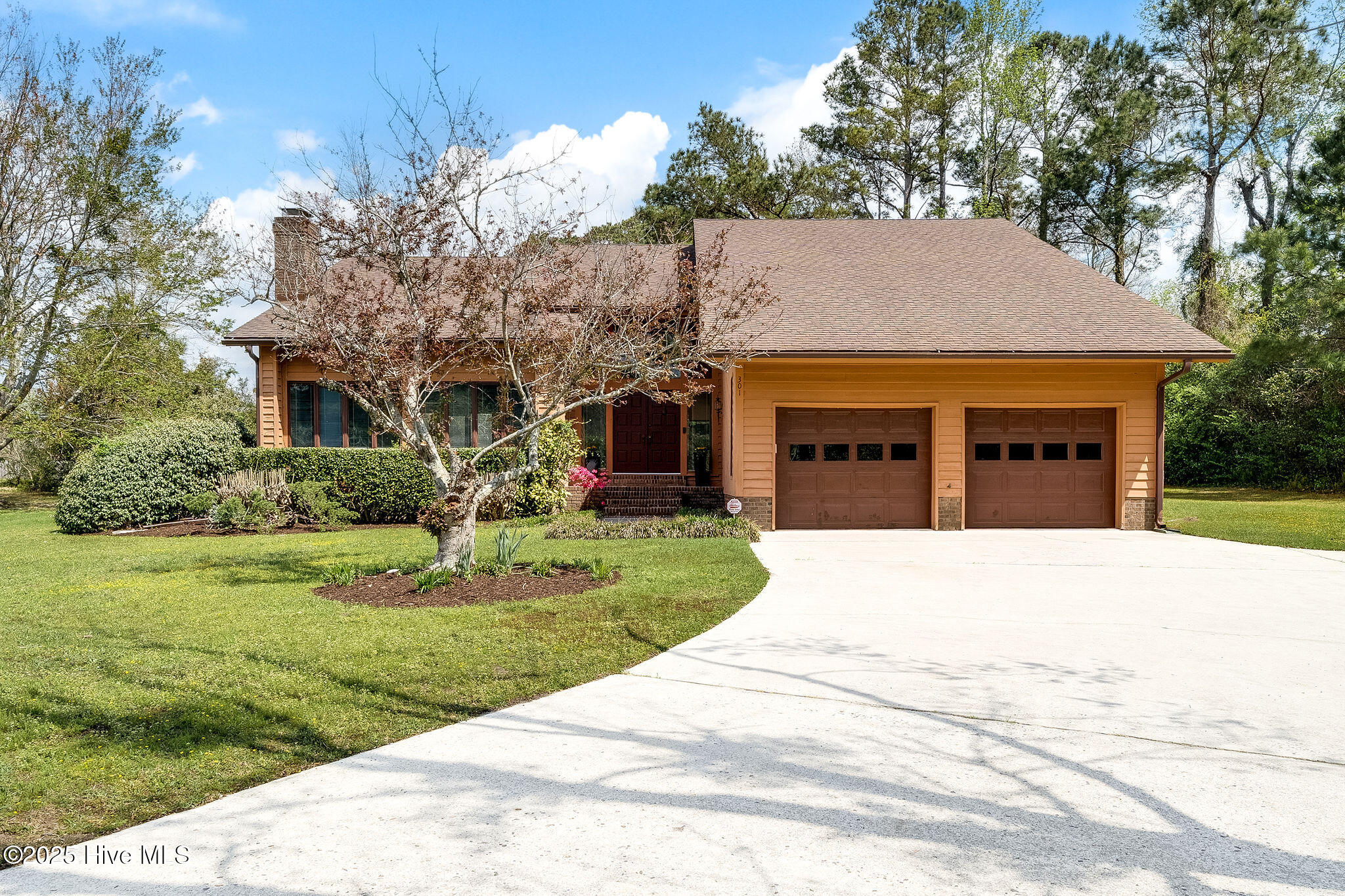 301 Embassy Circle Property Photo
