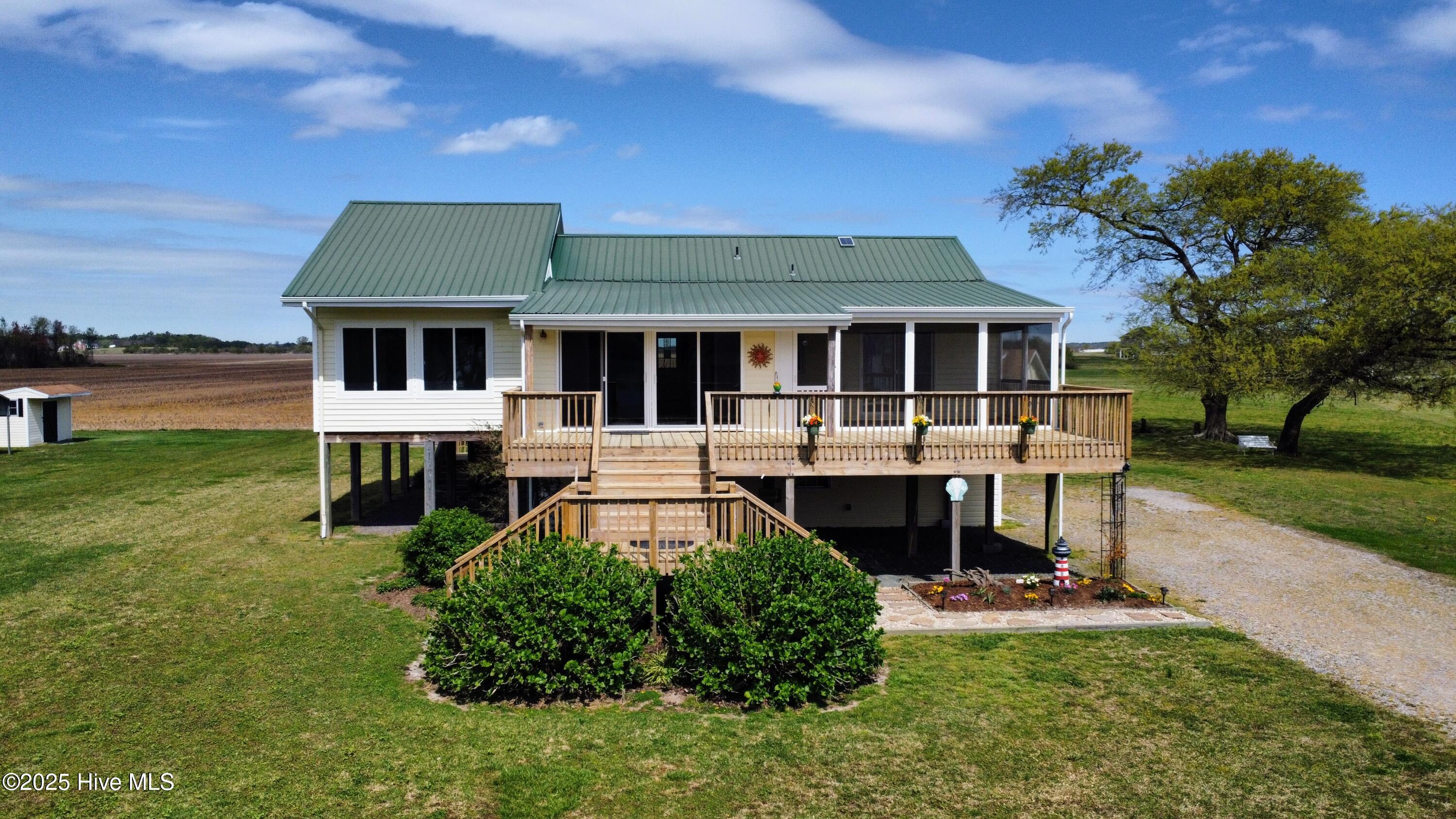 187 Soundside Drive Property Photo 1