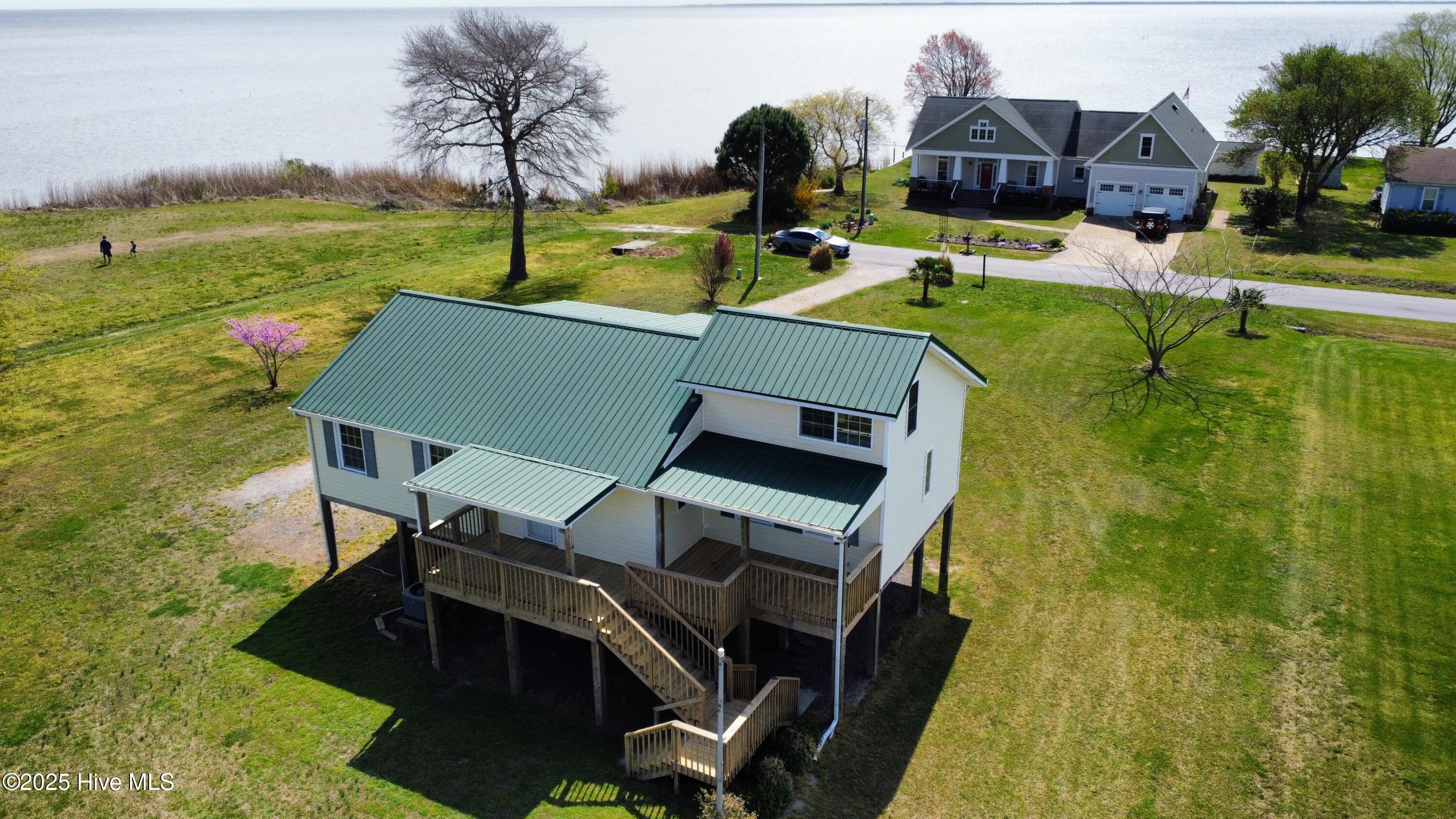 187 Soundside Drive Property Photo 3