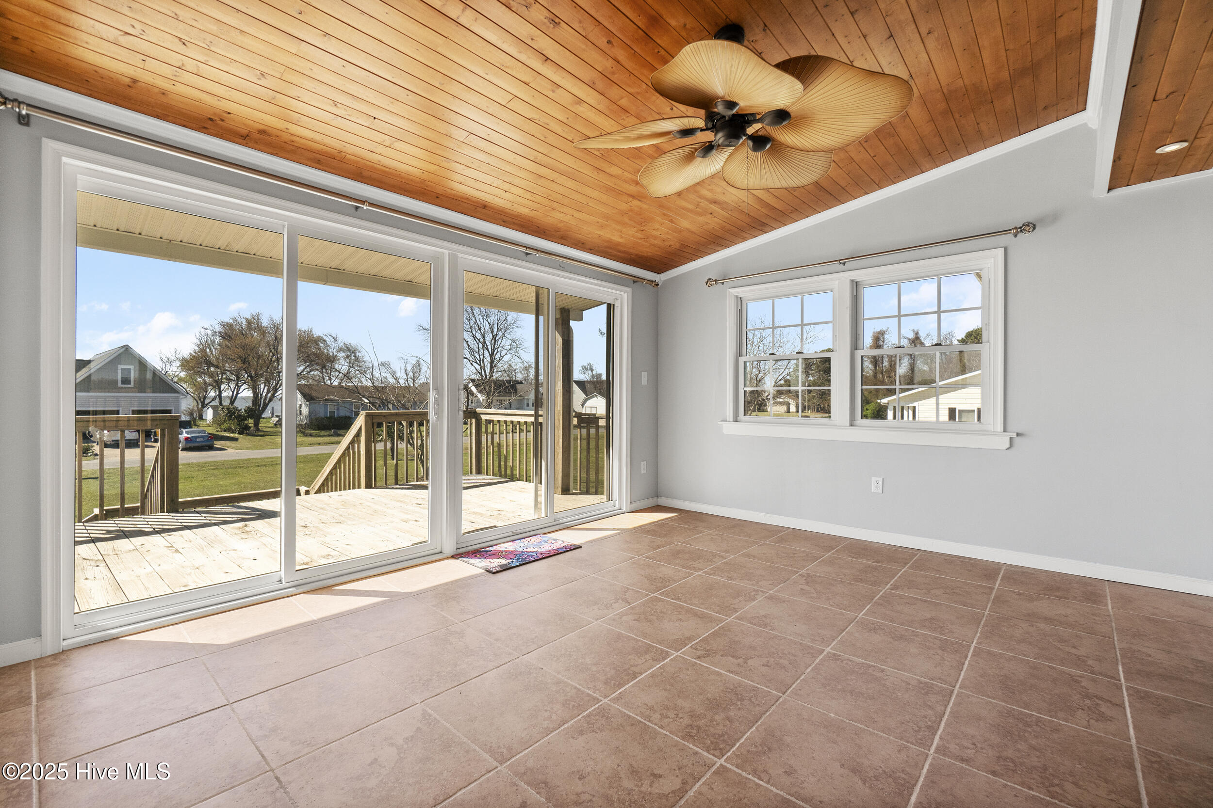 187 Soundside Drive Property Photo 10
