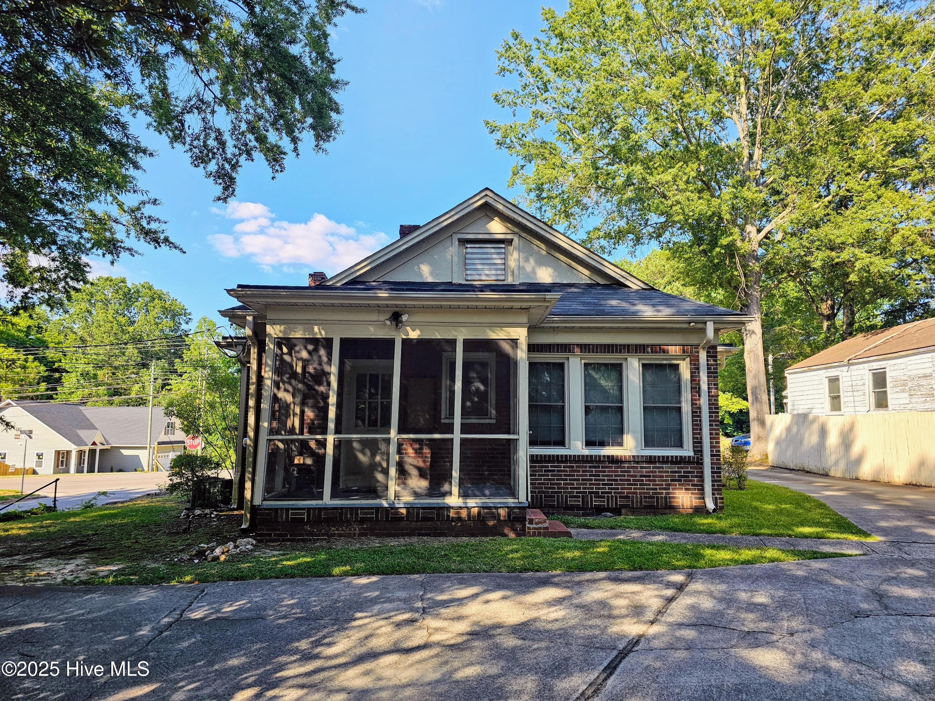 311 N Horner Boulevard Property Photo 7