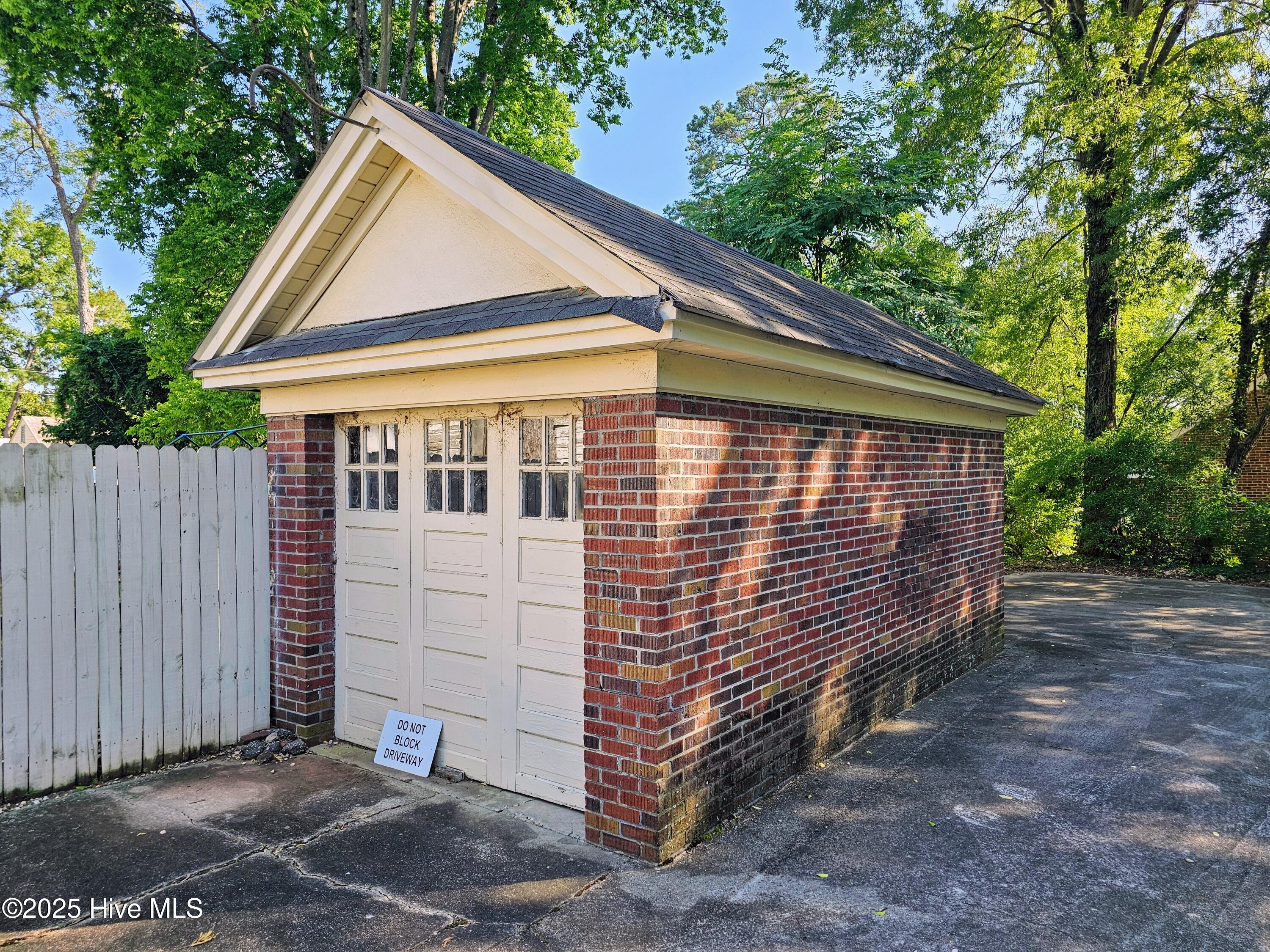 311 N Horner Boulevard Property Photo 10