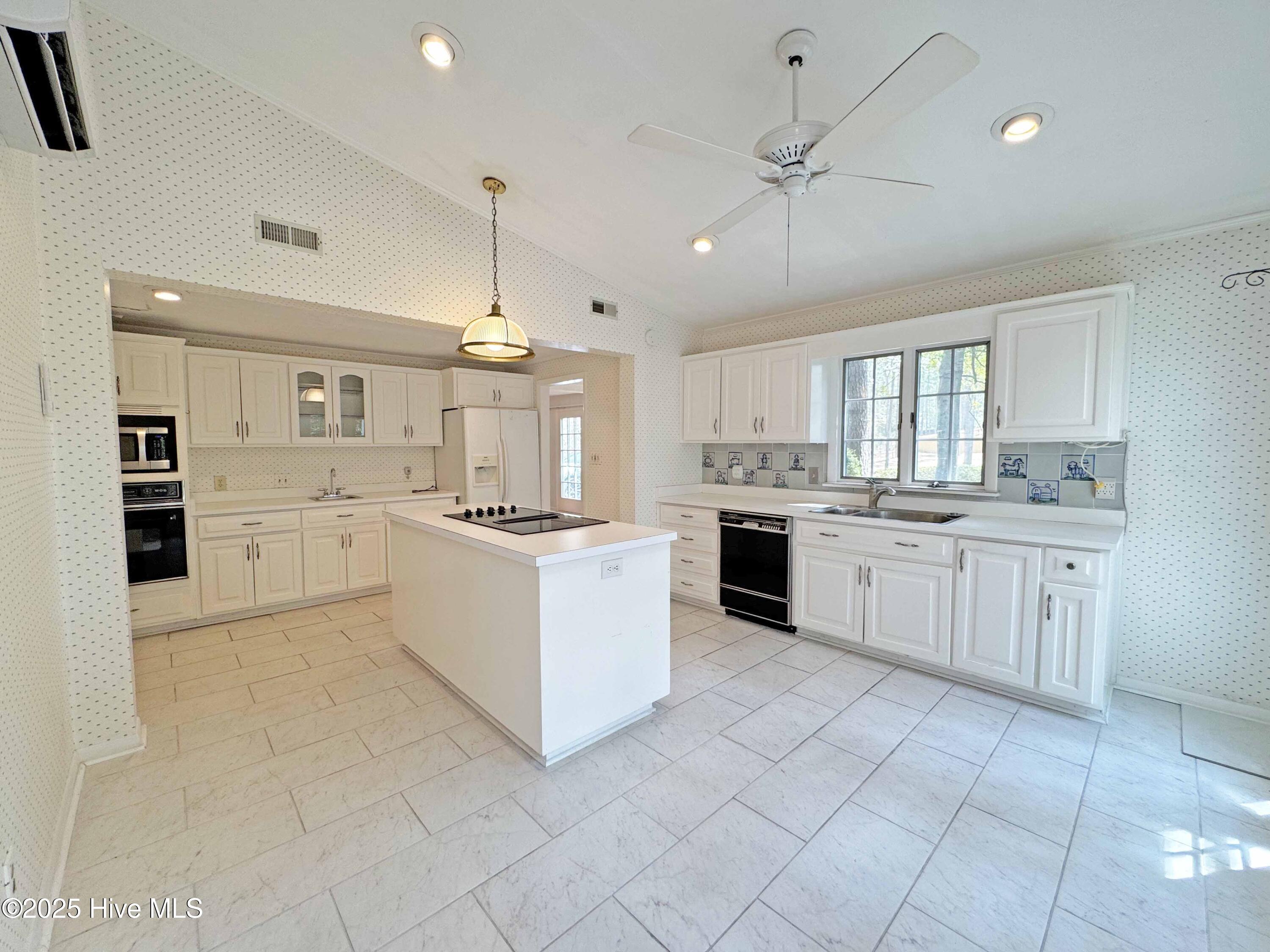 161 Lakeview Drive Property Photo 5