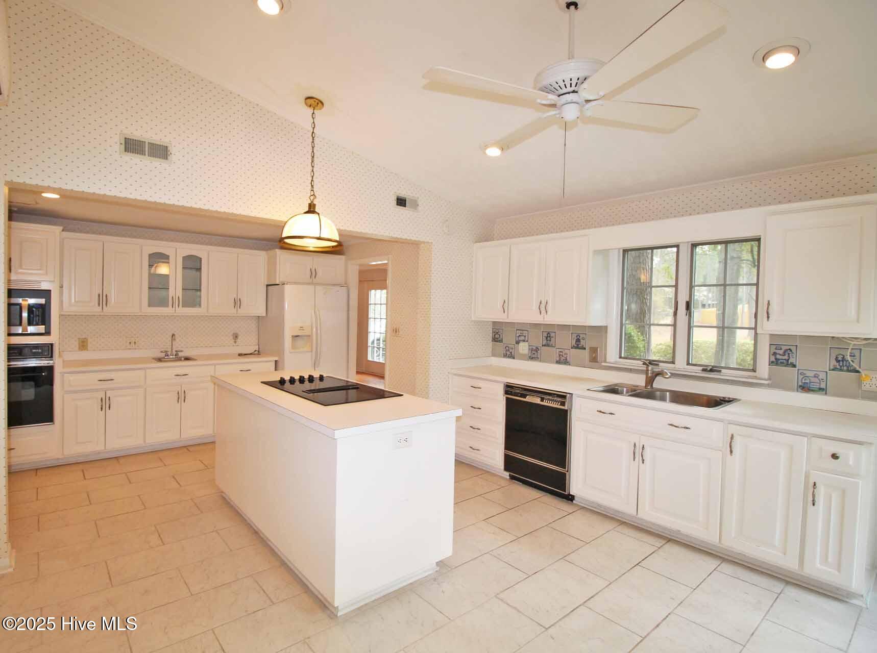 161 Lakeview Drive Property Photo 6