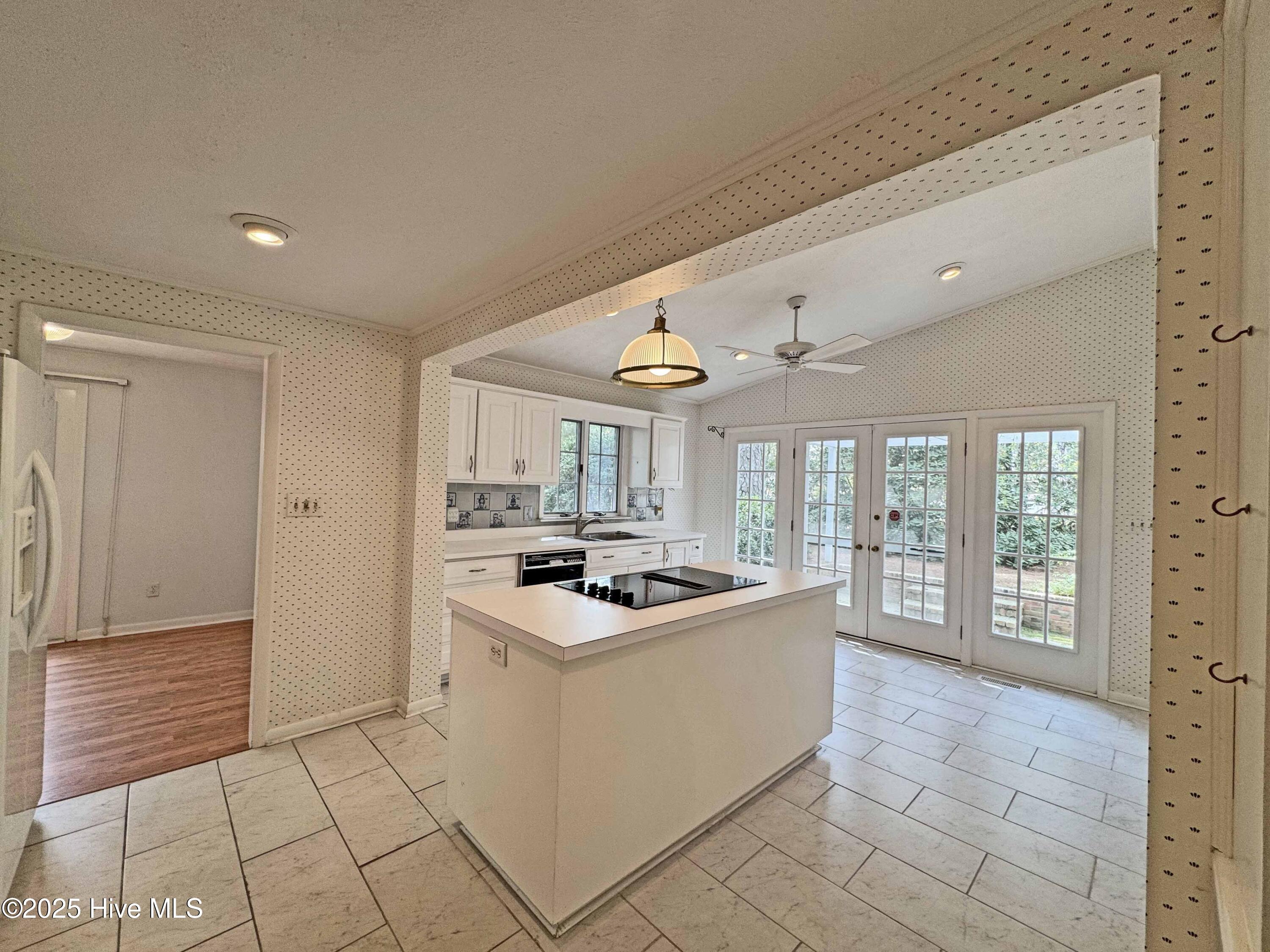 161 Lakeview Drive Property Photo 7