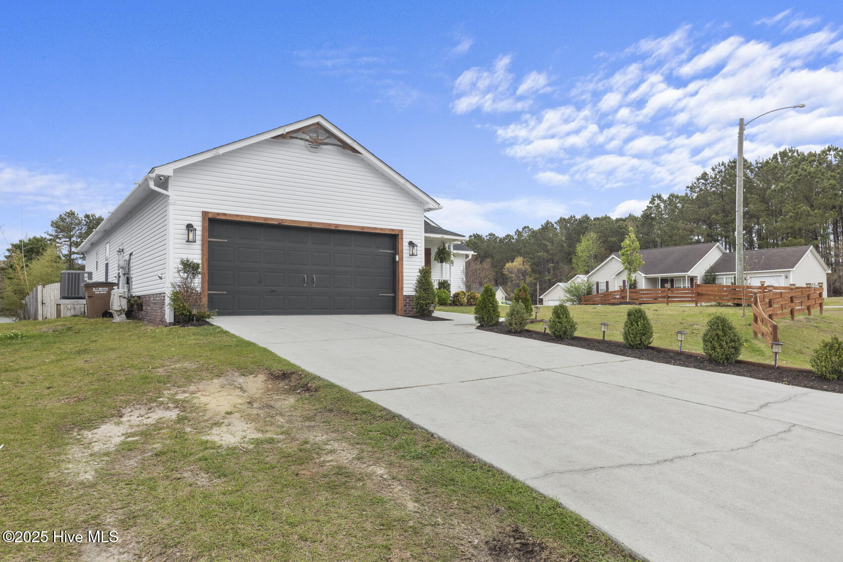200 Flagstone Lane Property Photo